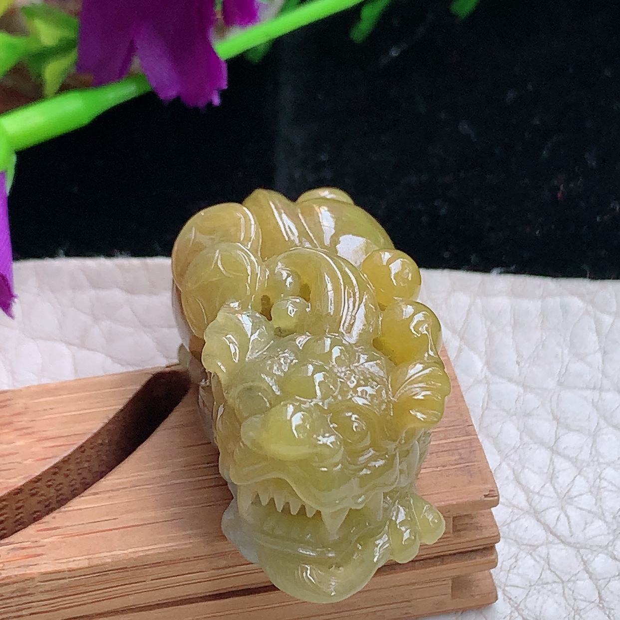 lz实拍37*15.3*17.5天然缅甸翡翠a货冰黄招财貔貔 玉皮休玉吊坠 玉挂件