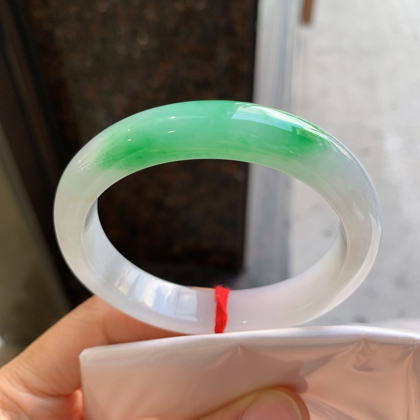 贵妃冰飘绿 无裂 尺寸：55/48/12.3/8.2 细腻