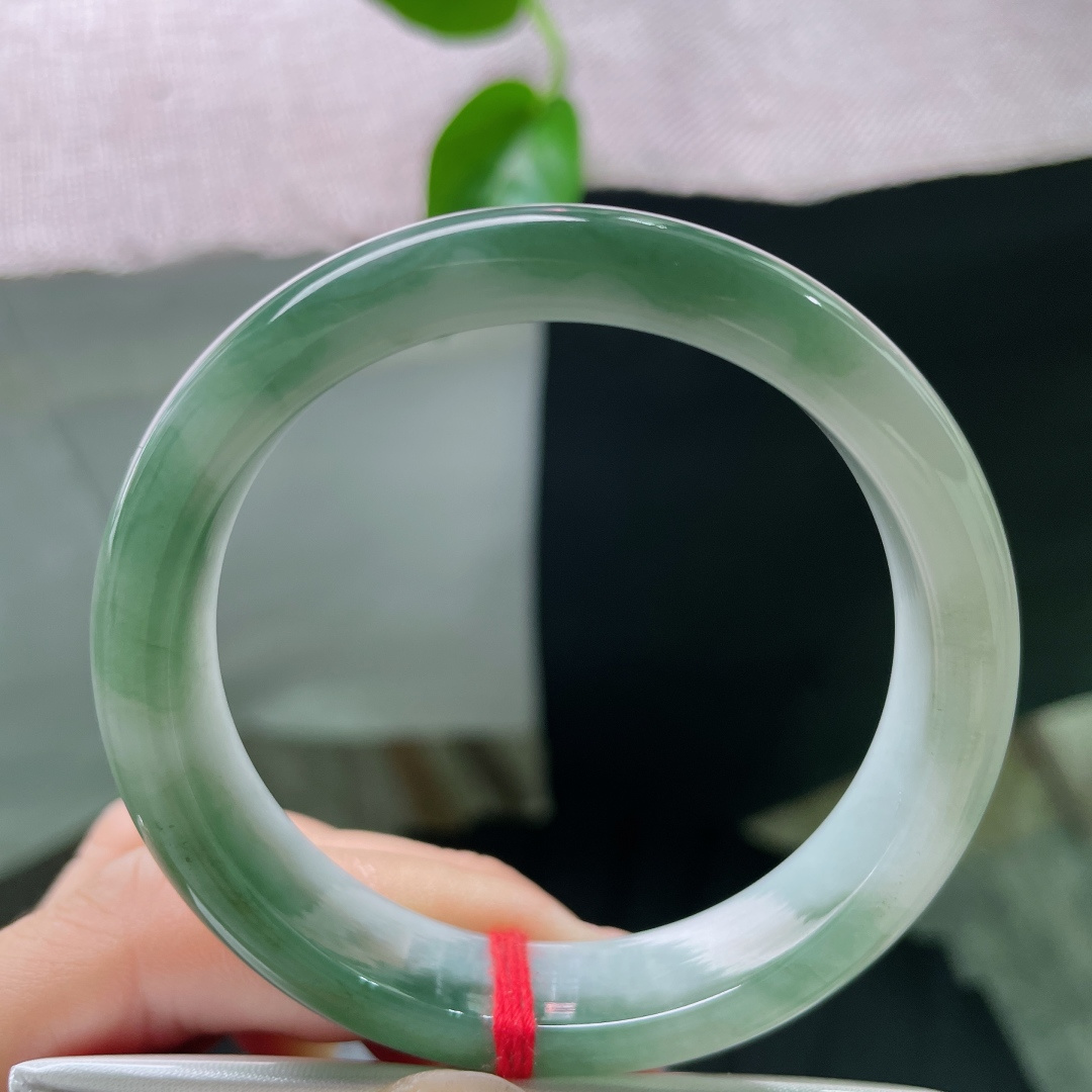 油绿正圈，水润细腻，婉间风华，沉稳贵气，有纹，ss49242a