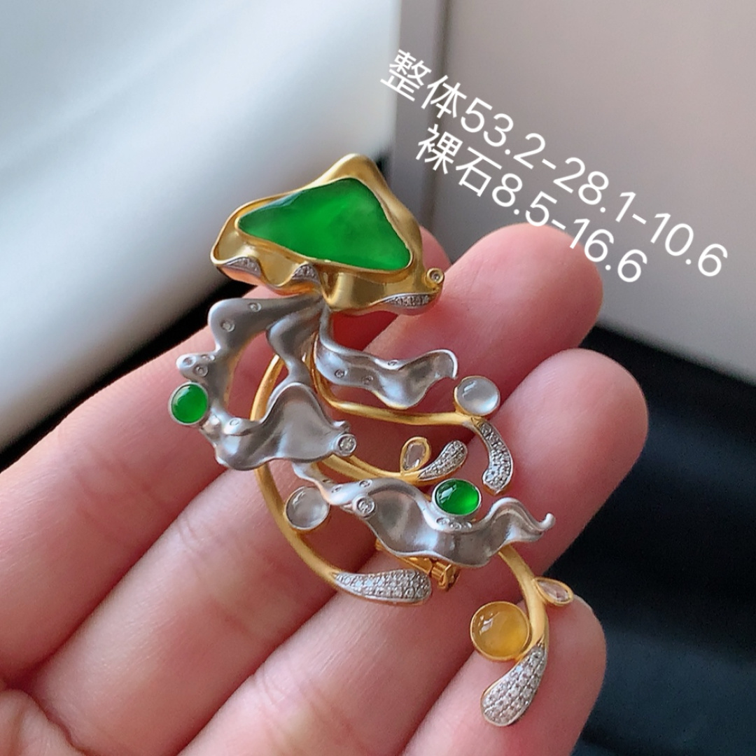 冰阳绿胸针（吊坠两用款）青翠鲜甜 种老饱满水润 佩戴优雅大气 货号41526，53.2-28.1-1