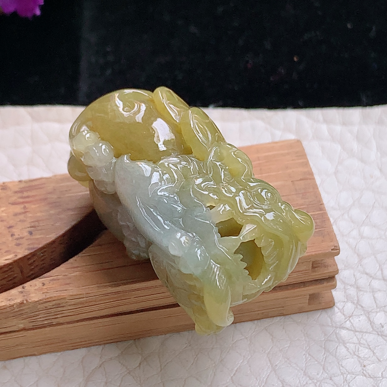 lz实拍37*15.3*17.5天然缅甸翡翠a货冰黄招财貔貔 玉皮休玉吊坠 玉挂件