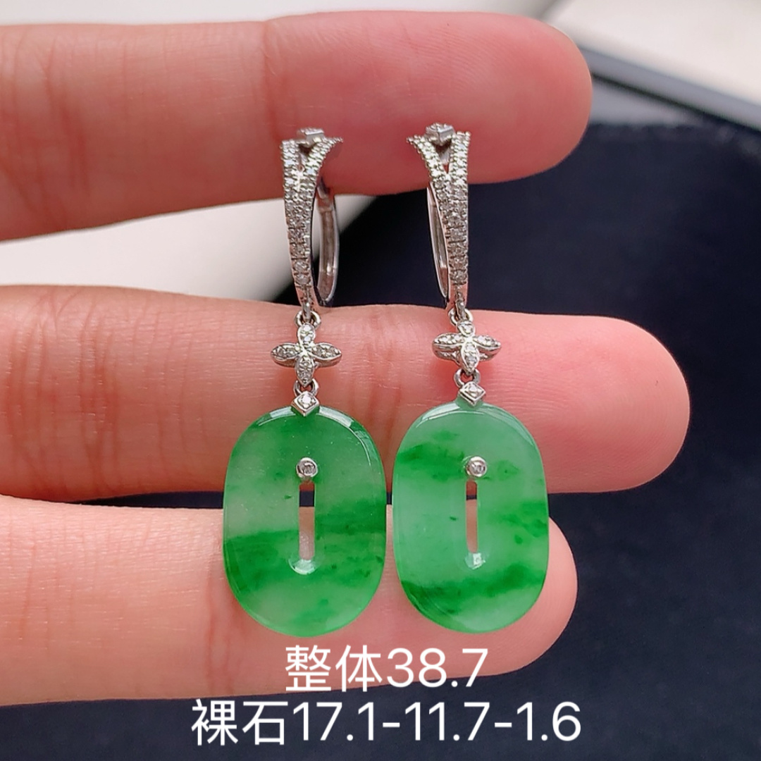 冰飘绿福贝耳坠 种老细腻水润，佩戴精致优雅，货号19525，17.1-11.7-1.6