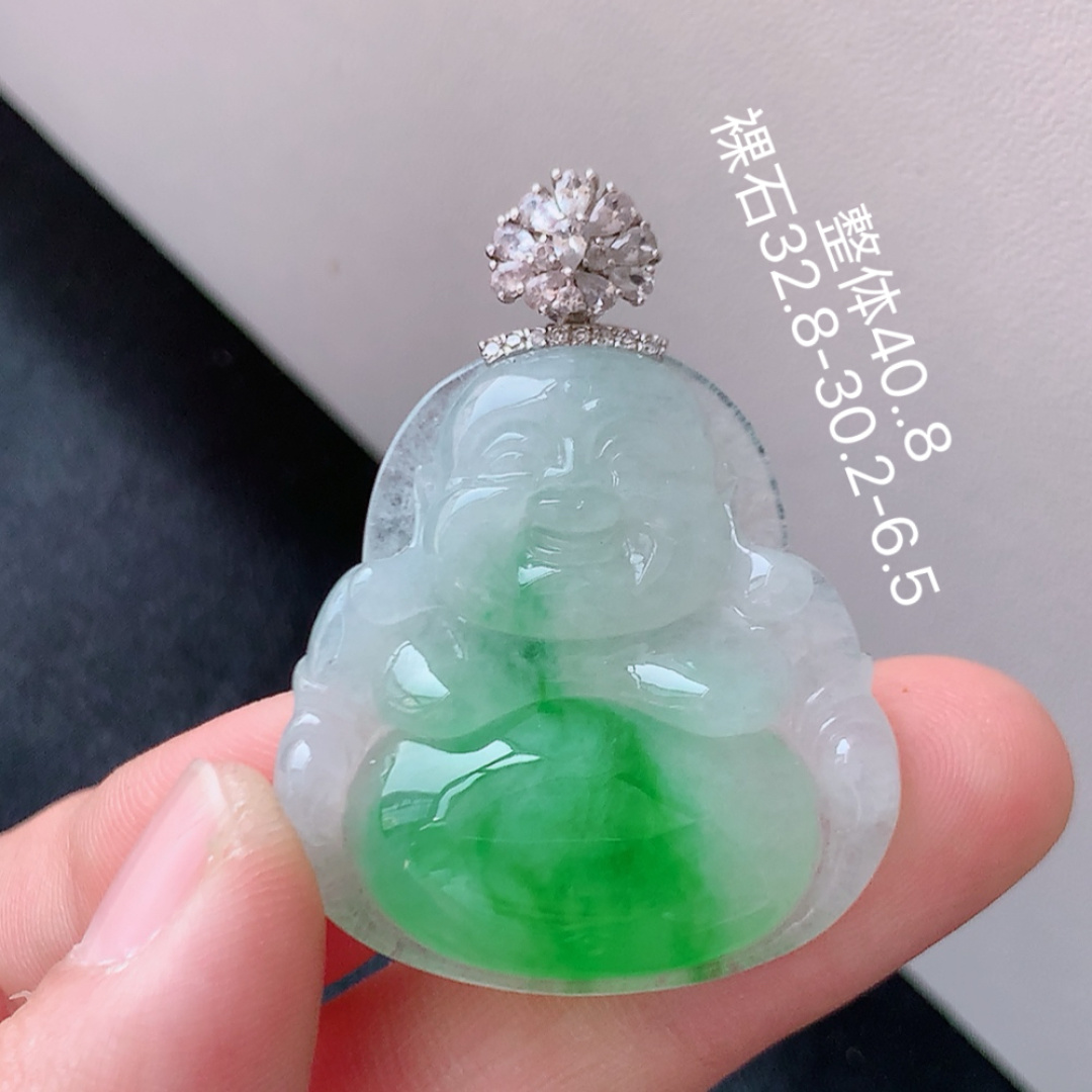 冰飘绿佛公吊坠 莹莹青翠，种老无裂水润，佩戴温婉优雅 货号07319，32.8-30.2-6.5