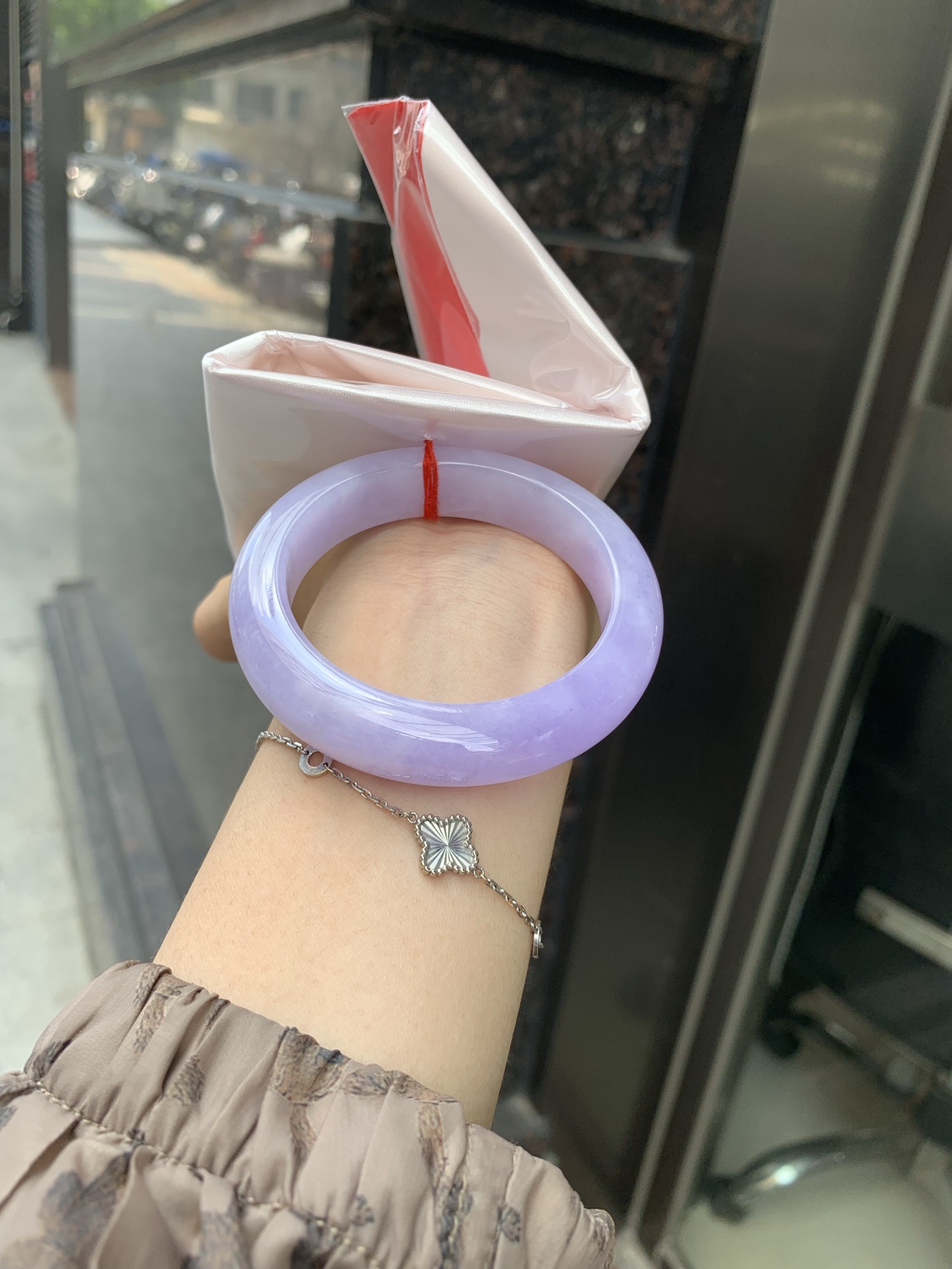 正圈 51.8-8.8-12.3 0527-N811 无裂，打灯棉絮，晶体感，底妆水润，满圈紫罗兰吸睛抢眼，浪漫迷人，仙气飘飘，优雅高贵显气质，感满满，满满紫罗兰底色均匀不失色，不同视觉感受