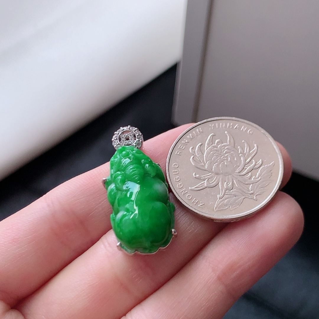 冰阳绿貔貅吊坠 翠色鲜甜，种老冰胶水润，佩戴优雅时尚 货号18525，28.9-13.3-10.3