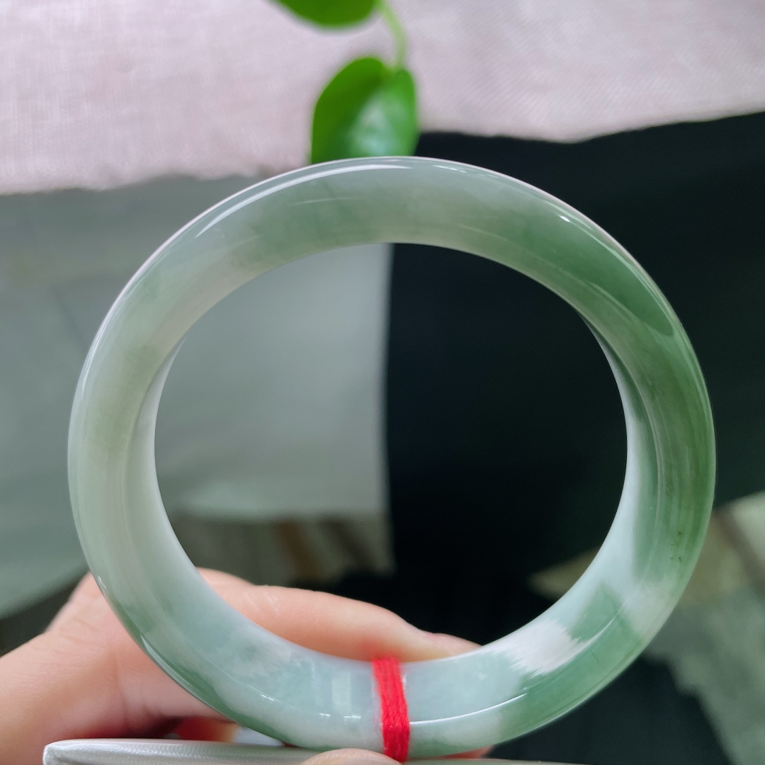 油绿正圈，水润细腻，婉间风华，沉稳贵气，有纹，ss49242a