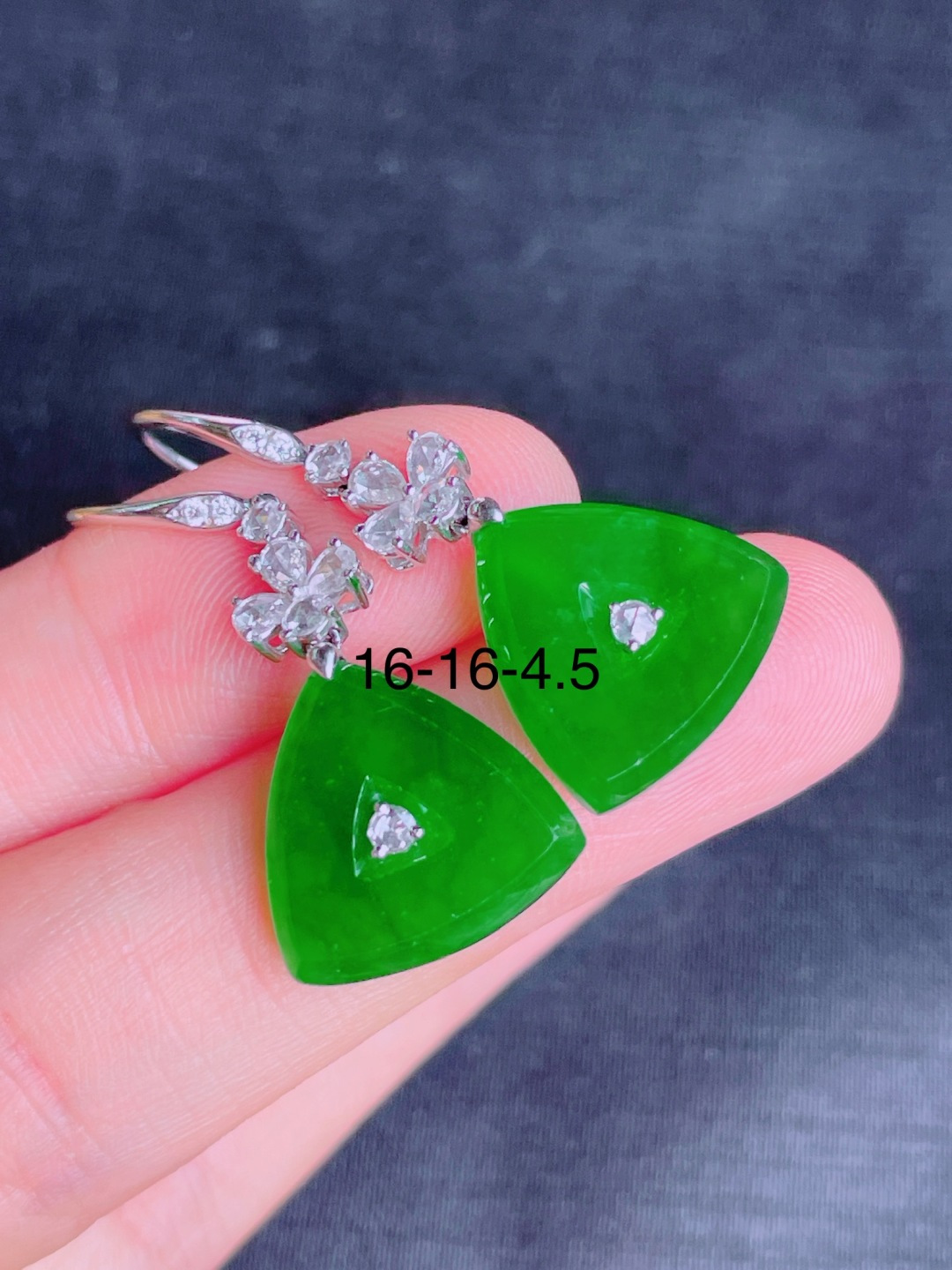 ️高冰绿爱心耳坠 晶莹剔透，新颖时尚，无裂，16-16-4.5