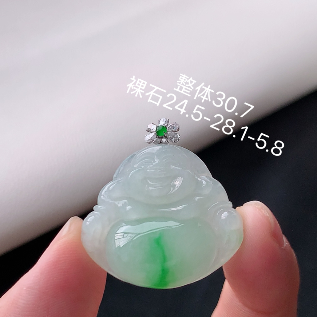 冰飘绿佛公吊坠 种老色阳，底子细腻莹润，佩戴福气多多货号08327，24.5-28.1-5.8