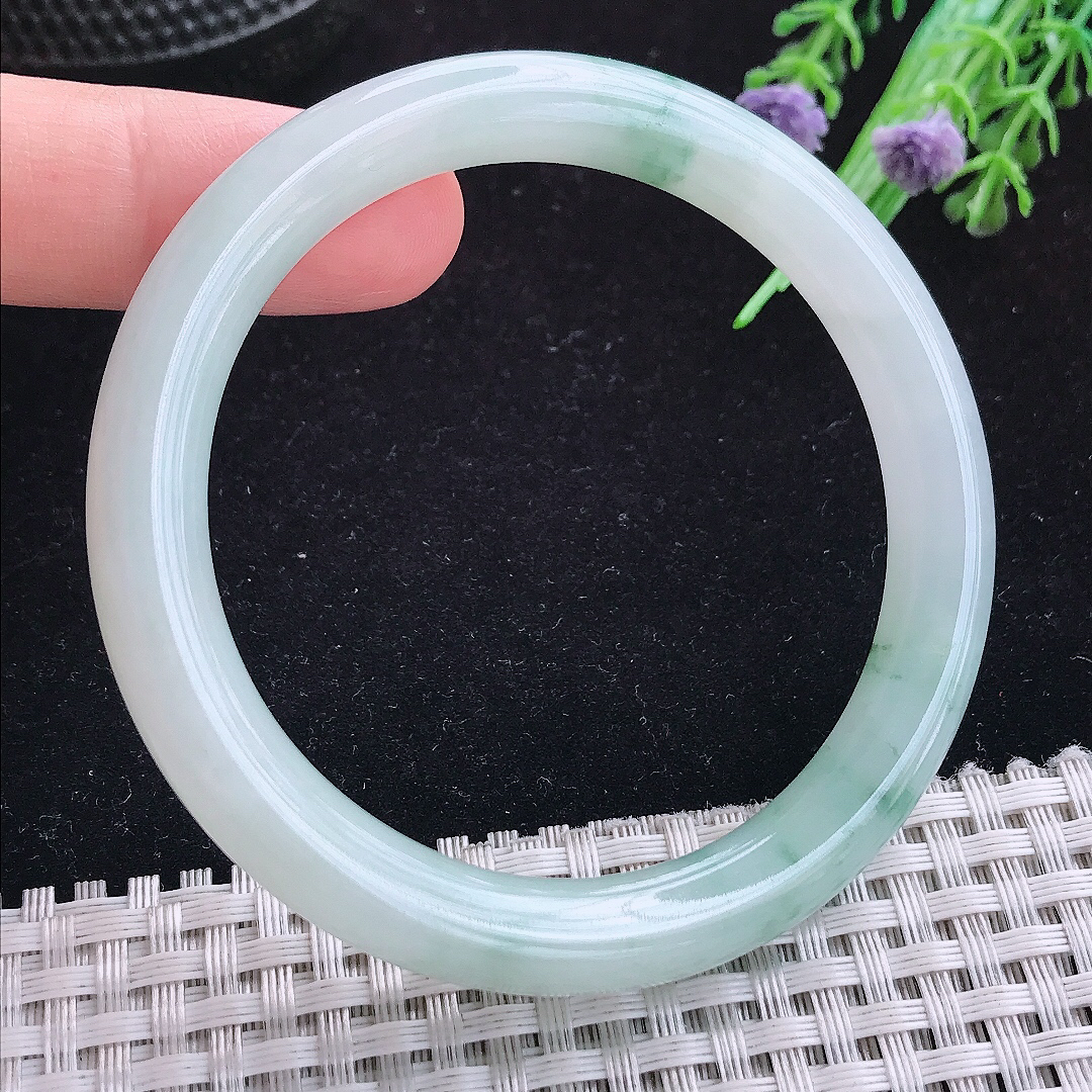 实拍A货翡翠55.5/9/8.5老坑清秀飘花圆条手镯玉手镯女款平安镯