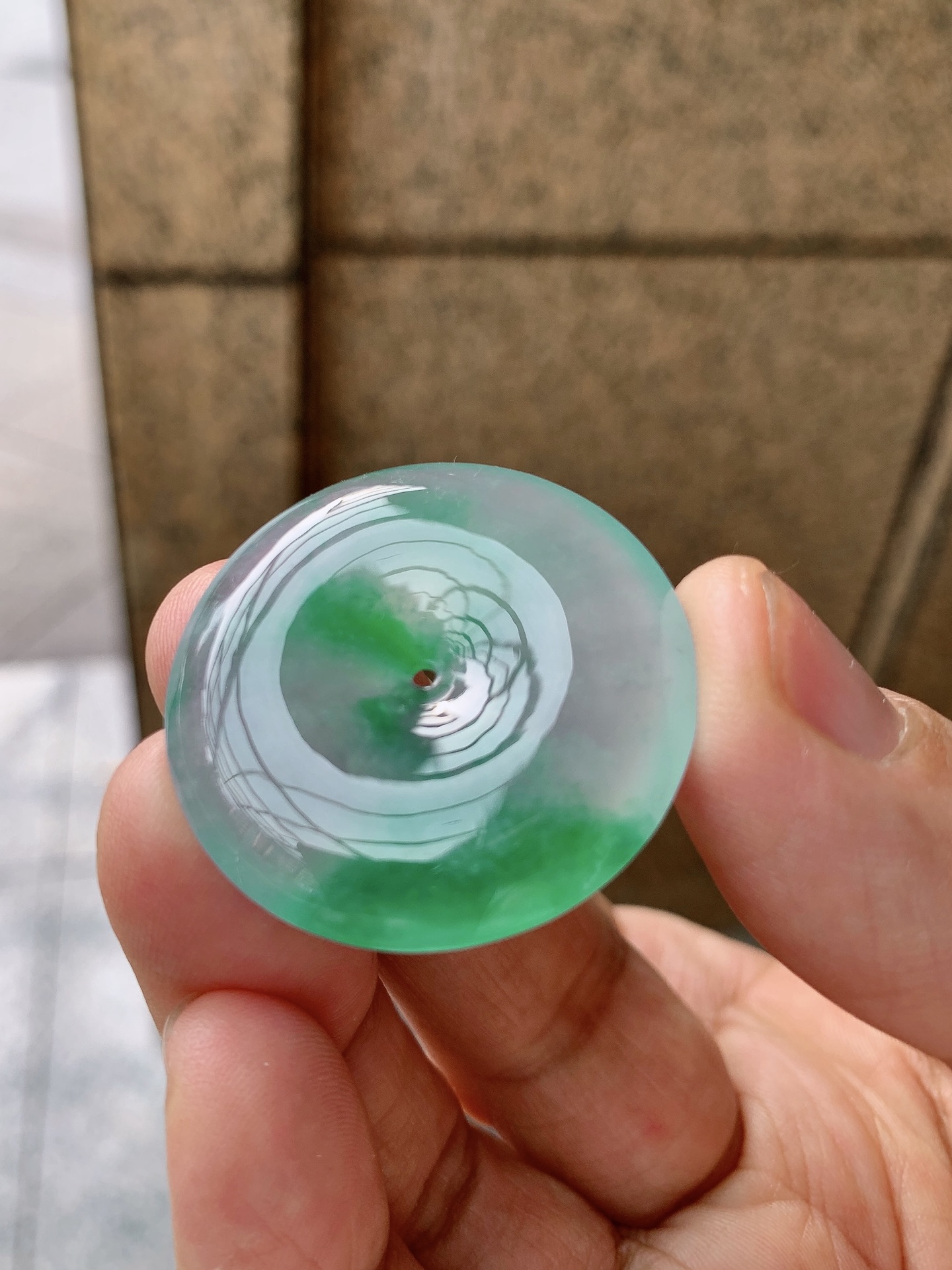 阳绿平安扣，种水佳；尺寸34-6.5，260525