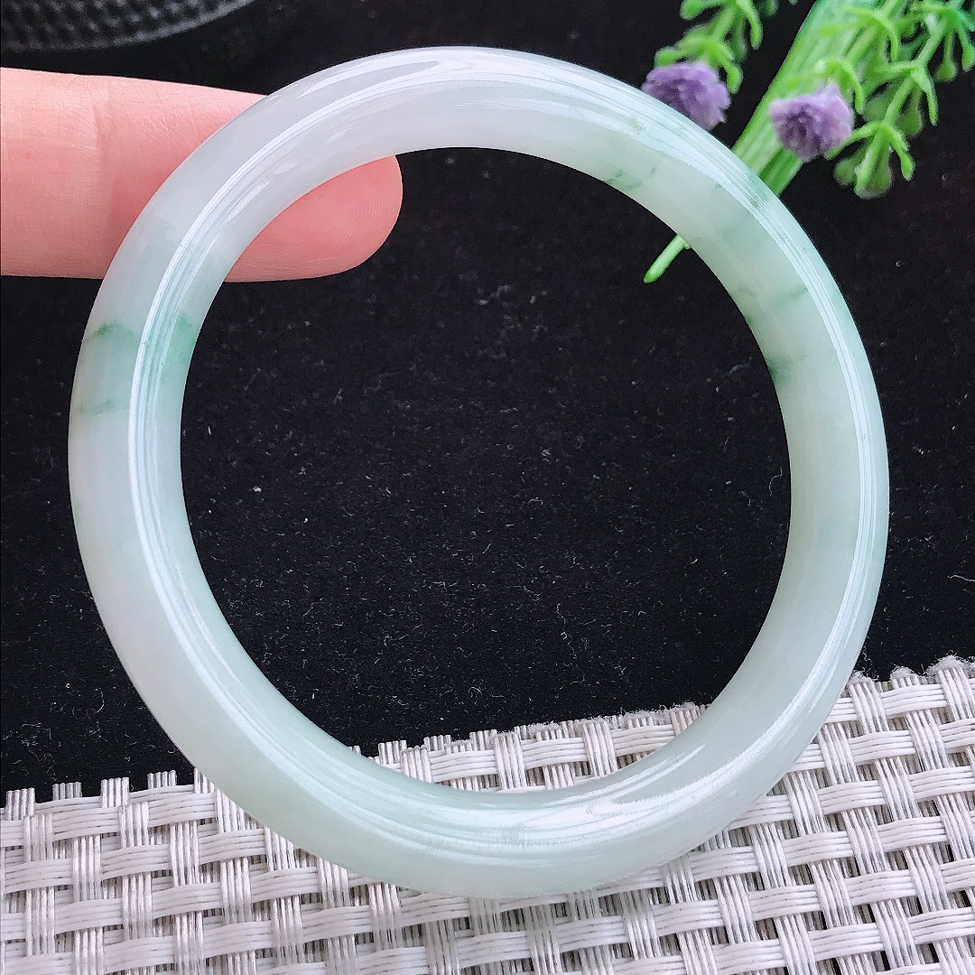 实拍A货翡翠55.5/9/8.5老坑清秀飘花圆条手镯玉手镯女款平安镯