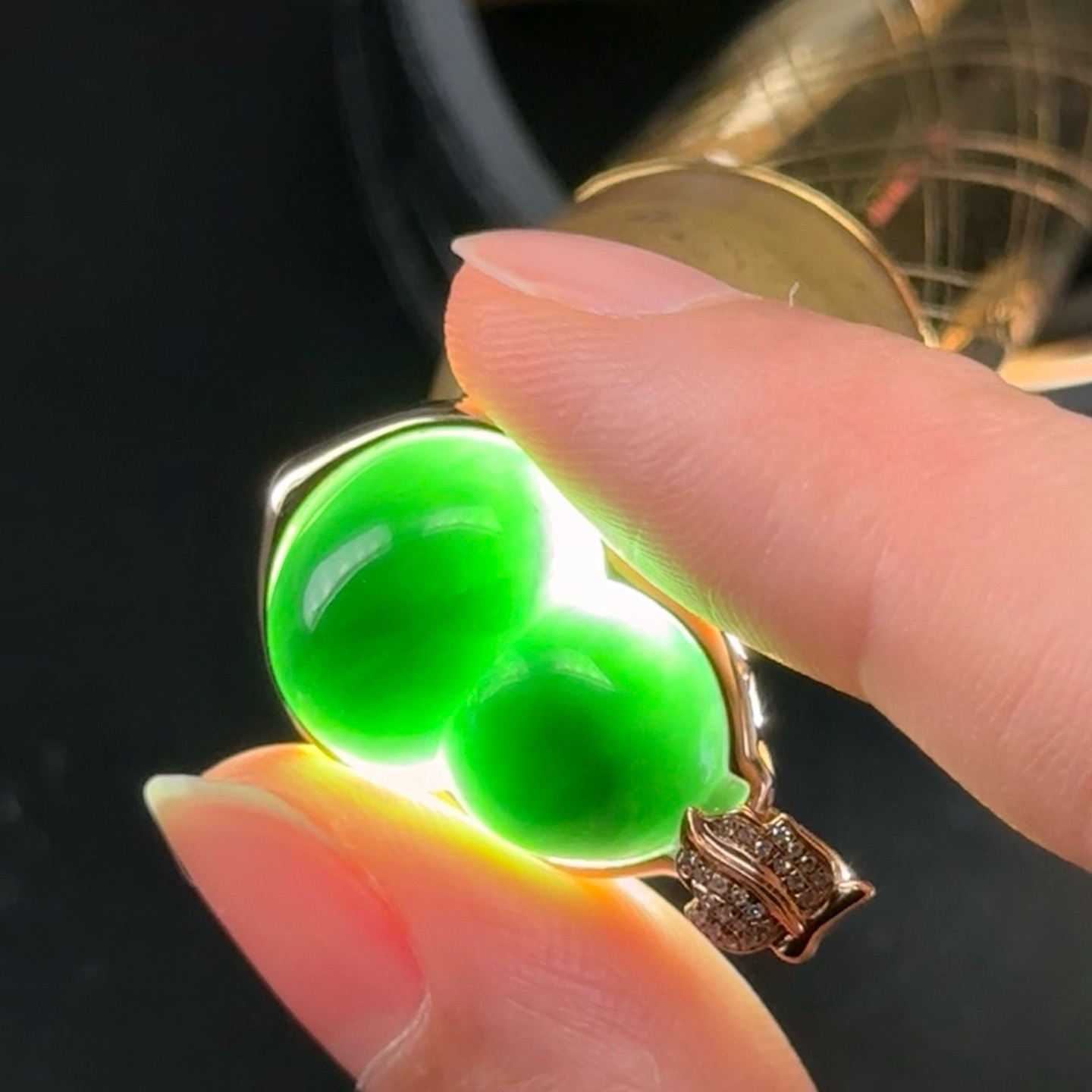 精品18k墨翠葫芦吊坠 种好色正 黑度可以 打灯通透 油性十足 尺寸29.6