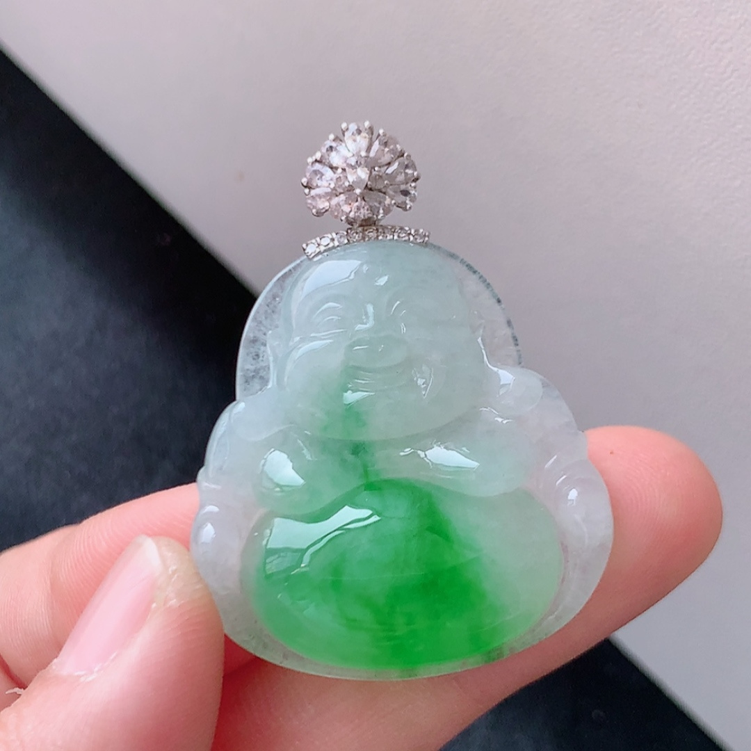 冰飘绿佛公吊坠 莹莹青翠，种老无裂水润，佩戴温婉优雅 货号07319，32.8-30.2-6.5