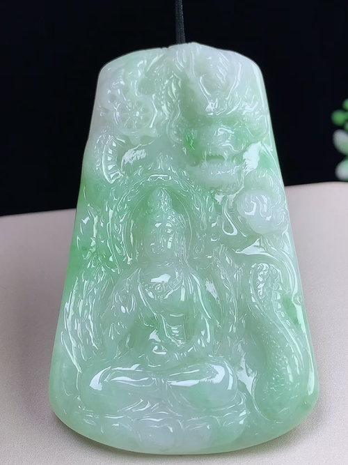 飘绿降龙观音，无裂，尺寸68.2-41.4-5.6mm，w27oya