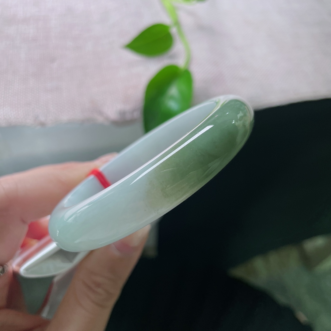 55.3/12.6/8.5，半山水正圈，一半是山，沉稳静谧；一半是水，灵动流转。无裂，ss49234a