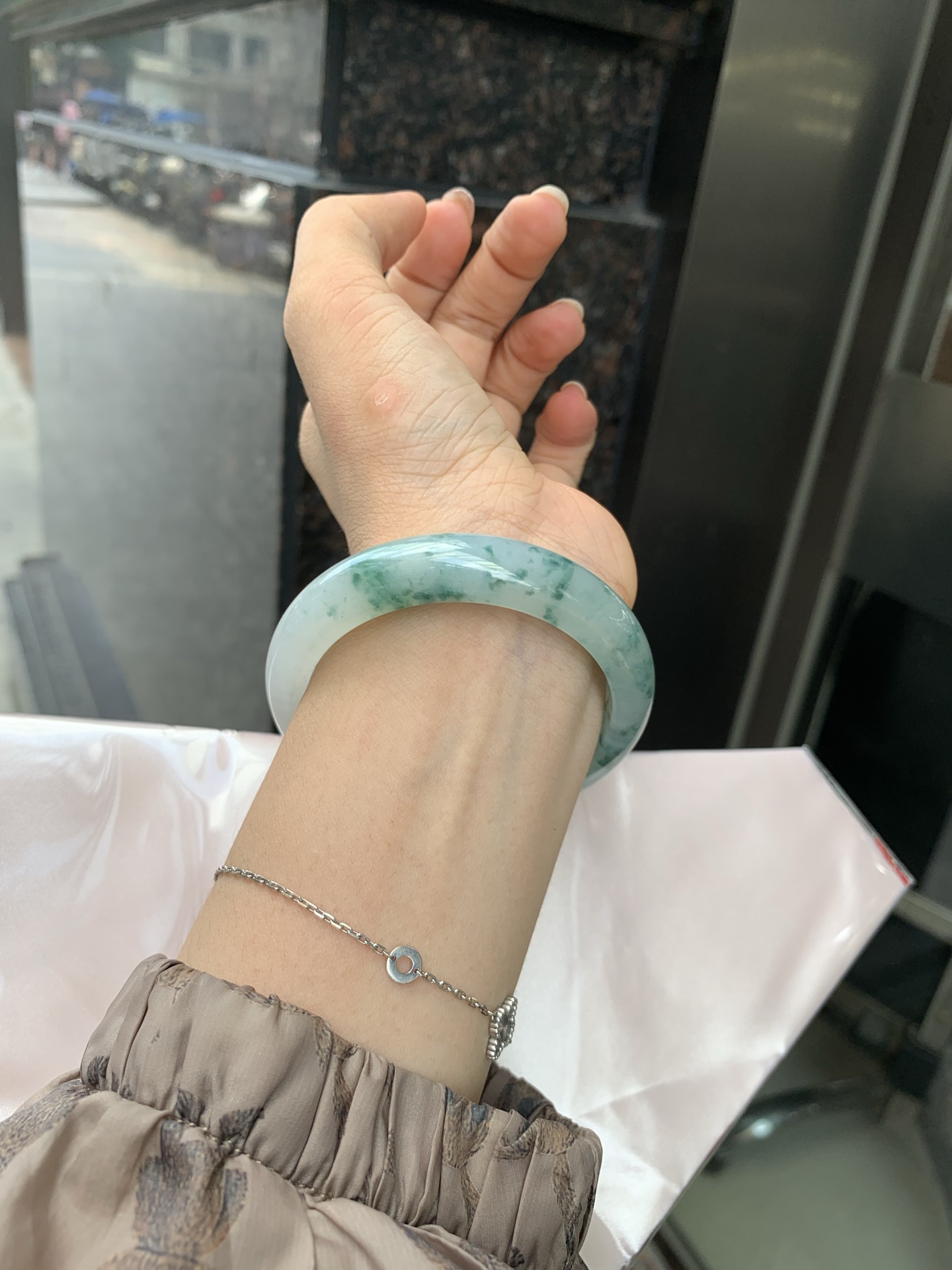 飘花正圈 54.6-7.8-12.4 0527-N781-2 打灯细纹，底妆胶润细腻，蓝花灵动飘逸，勾勒出一幅唯美诗意的山水意境画，古典优雅又秀气
