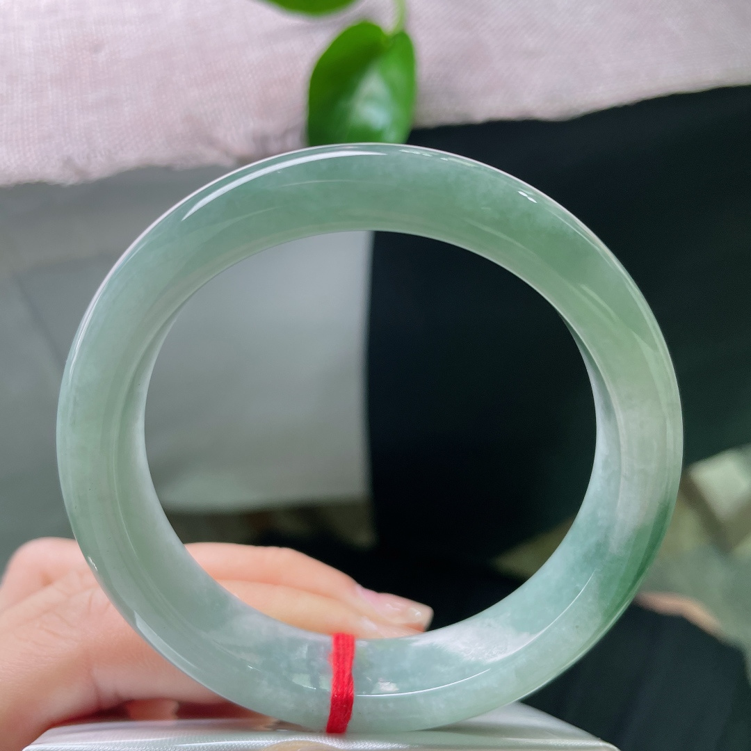 油青正圈，种老，油润透亮，佩戴沉稳，有内涵，ss49300a