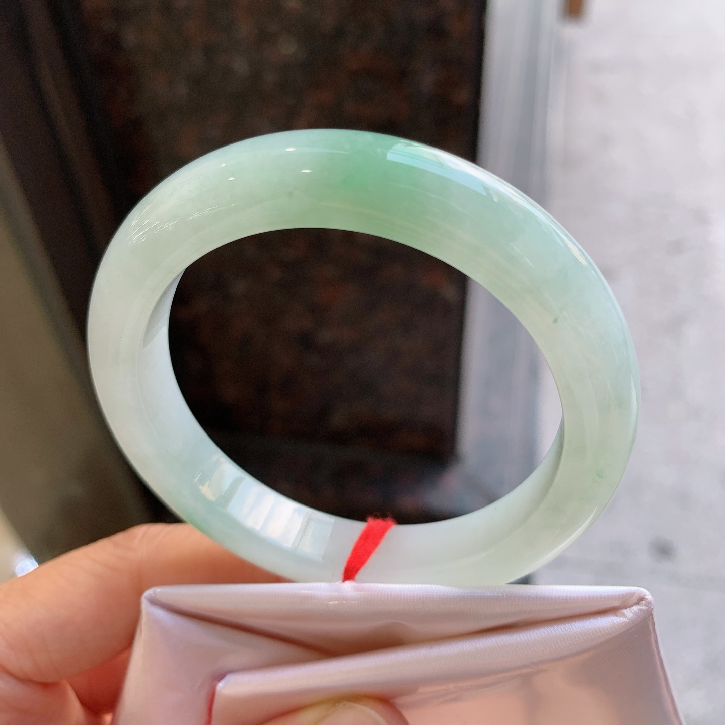 正圈飘绿 无裂 尺寸：55/10.8/9 细腻