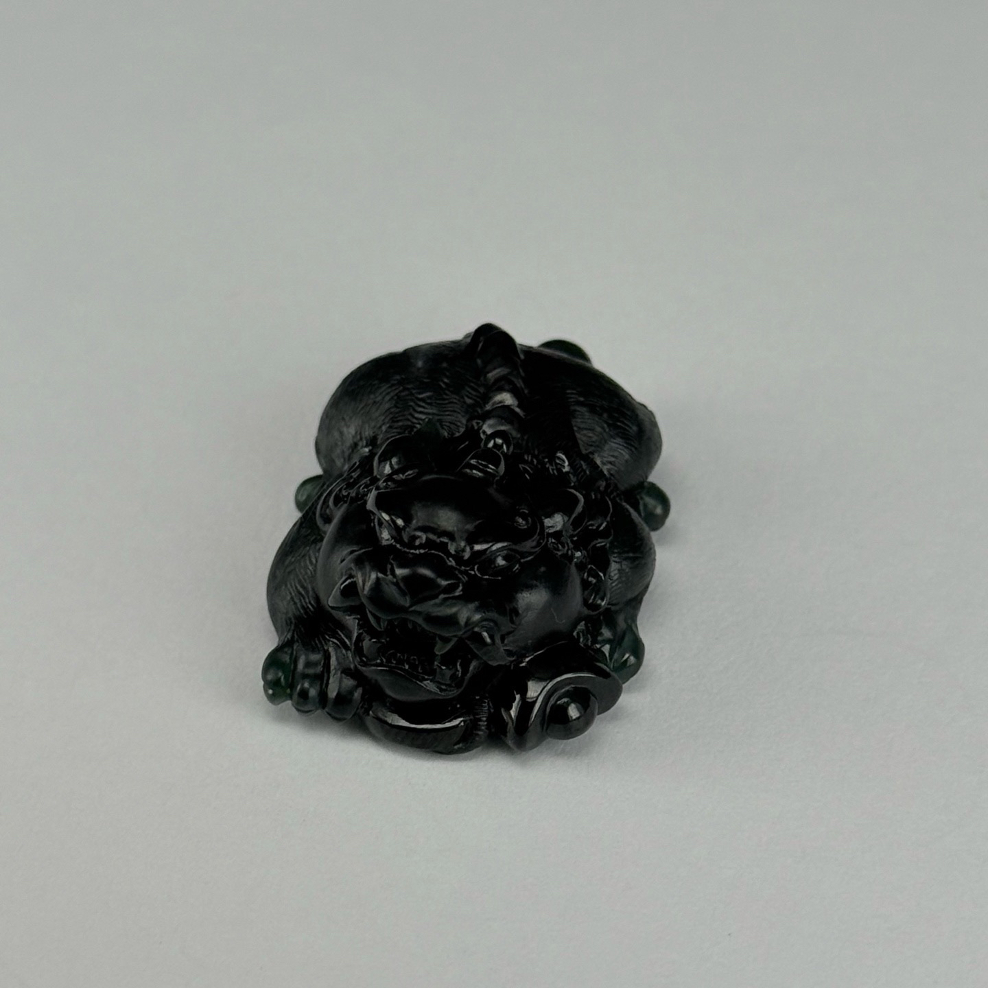 精品墨翠大貔貅裸石 种好色正 黑度好 打灯通透 油性十足  尺寸32.3