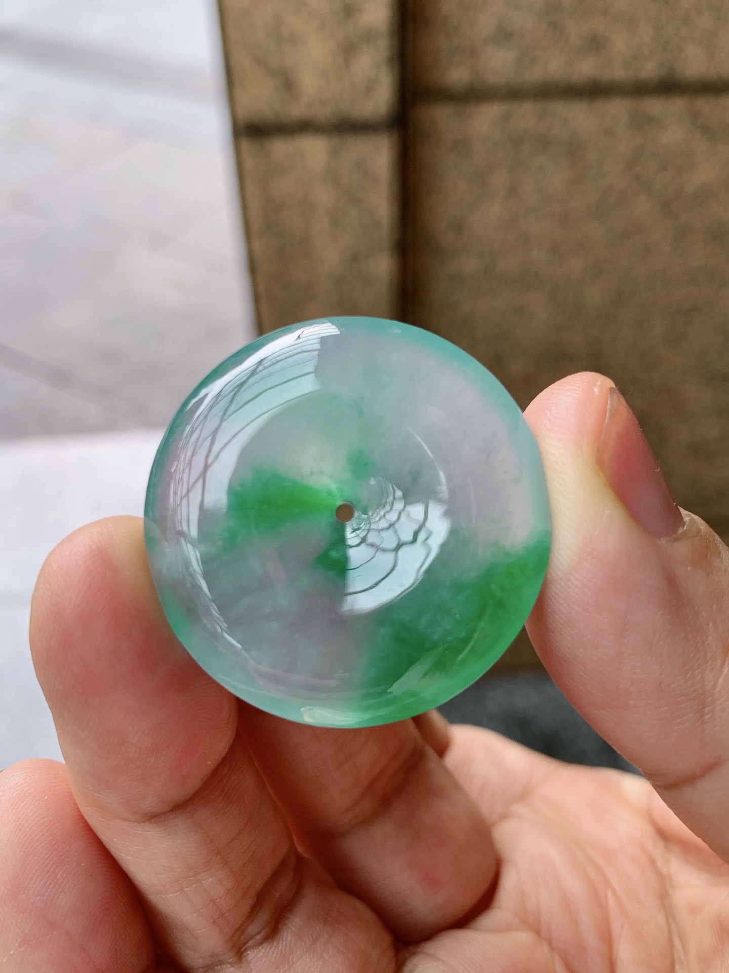 阳绿平安扣，种水佳；尺寸34-6.5，260525