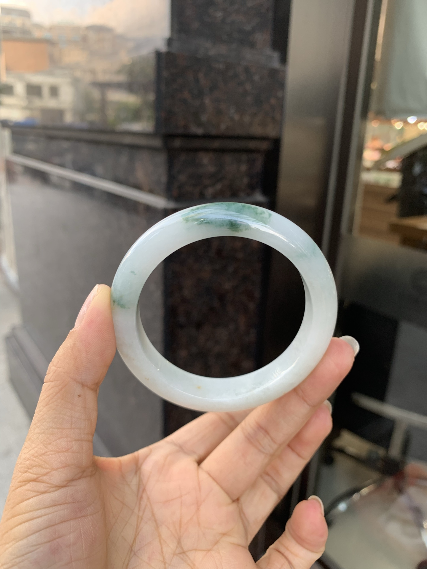 飘花正圈 54.6-8.3-12.3 0527-FF-2833 无裂，底妆水润，蓝花灵动飘逸，勾勒出