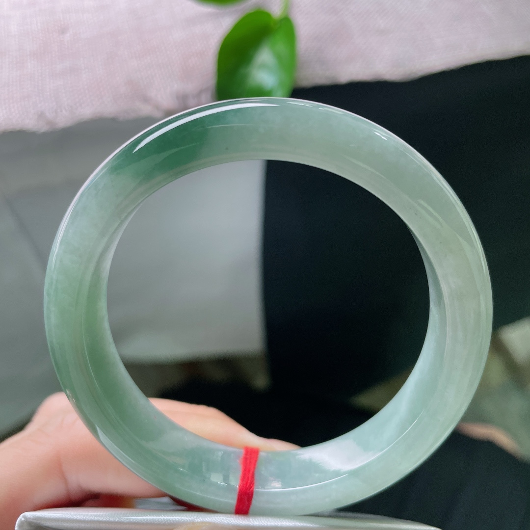 油青正圈，种老，油润透亮，佩戴沉稳，有内涵，ss49300a