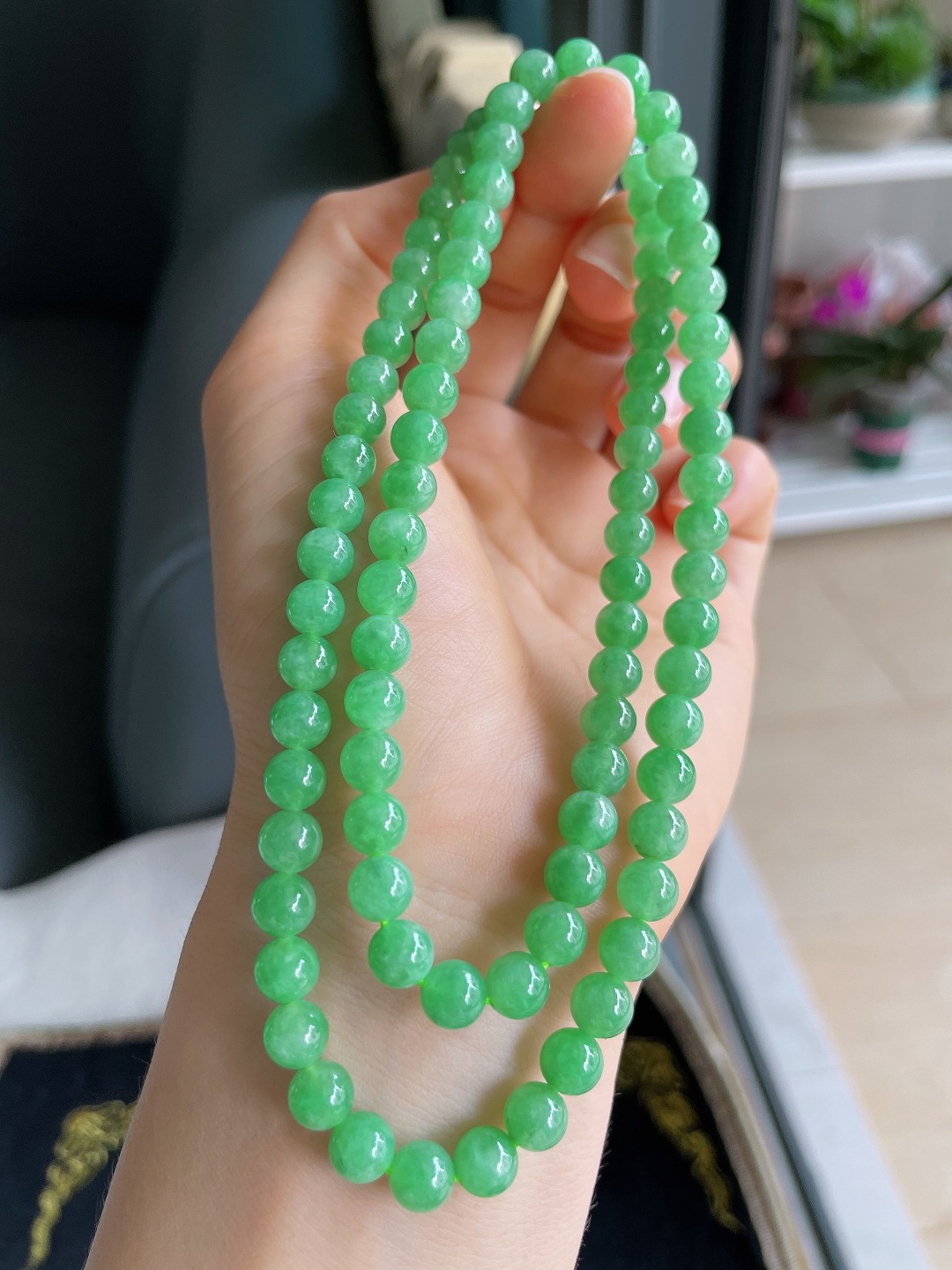 缅甸天然翡翠A货，冰满绿珠链，尺寸：6.3mm89颗。【编3044】