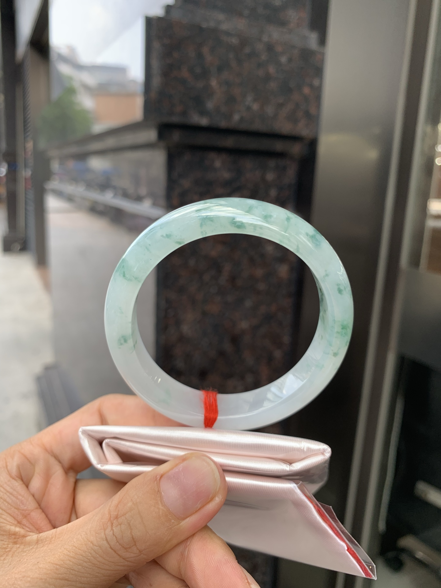 飘花正圈 54.6-7.8-12.4 0527-N781-2 打灯细纹，底妆胶润细腻，蓝花灵动飘逸，