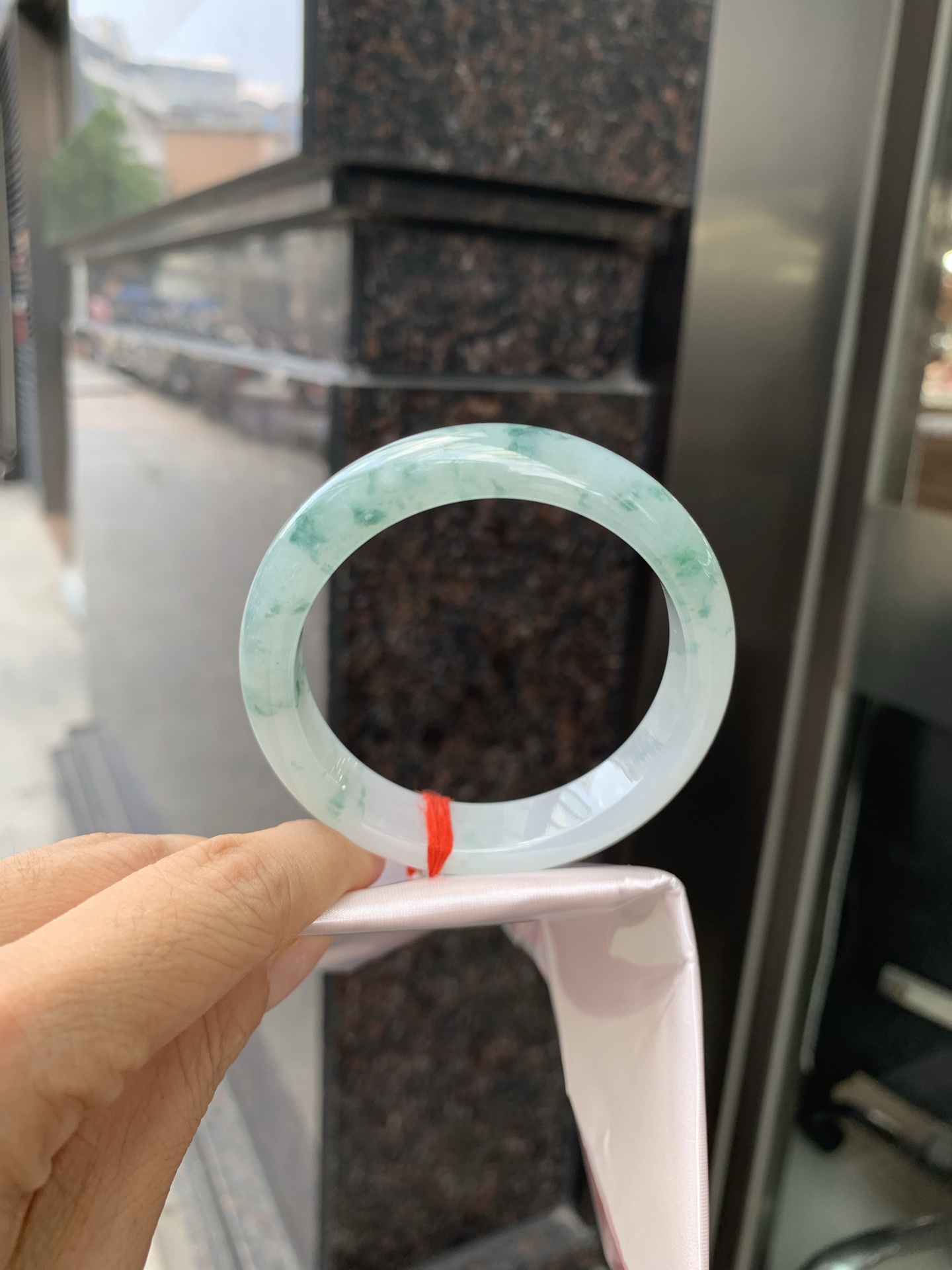 飘花正圈 54.6-7.8-12.4 0527-N781-2 打灯细纹，底妆胶润细腻，蓝花灵动飘逸，勾勒出一幅唯美诗意的山水意境画，古典优雅又秀气