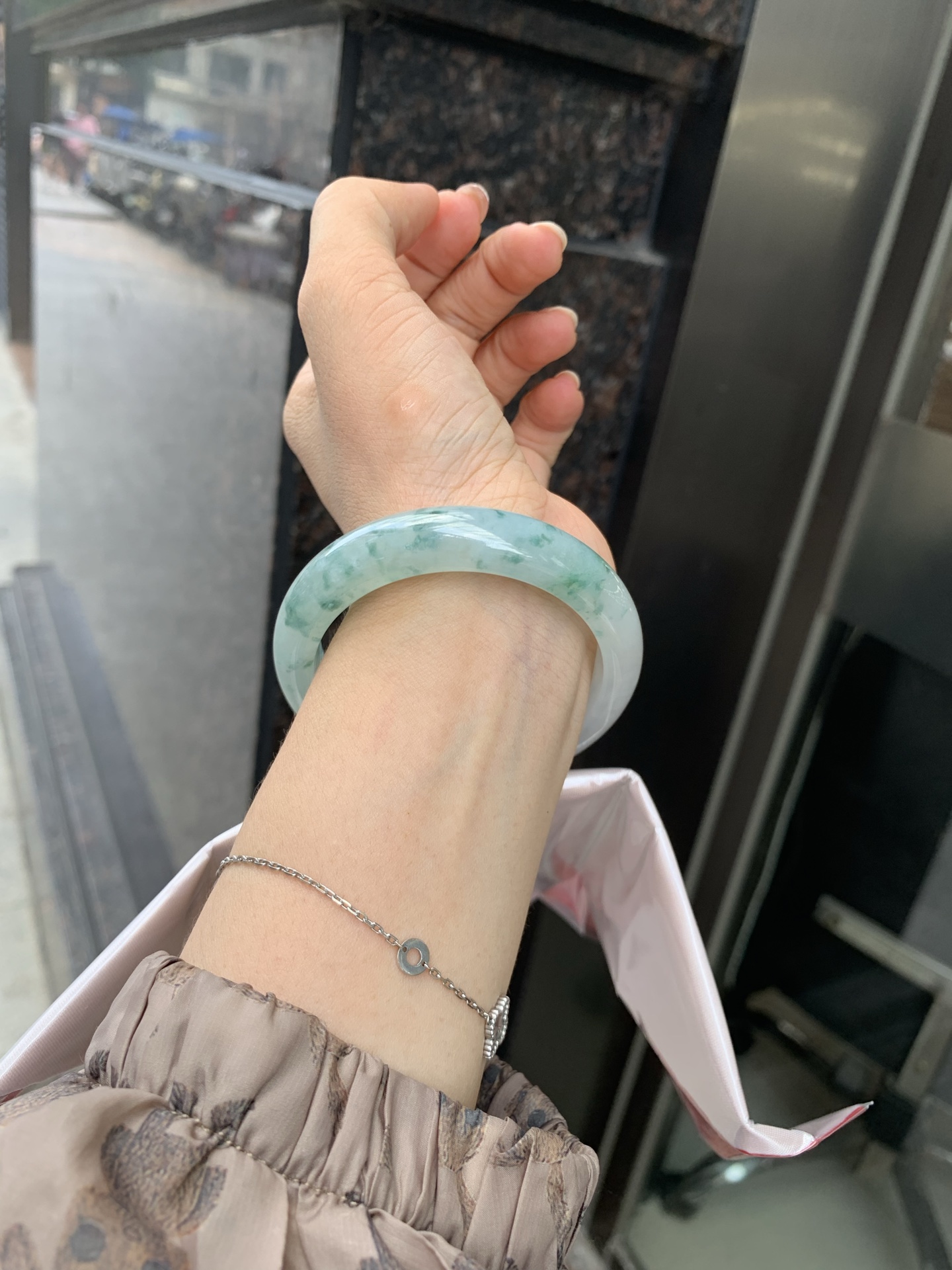 飘花正圈 54.6-7.8-12.4 0527-N781-2 打灯细纹，底妆胶润细腻，蓝花灵动飘逸，勾勒出一幅唯美诗意的山水意境画，古典优雅又秀气