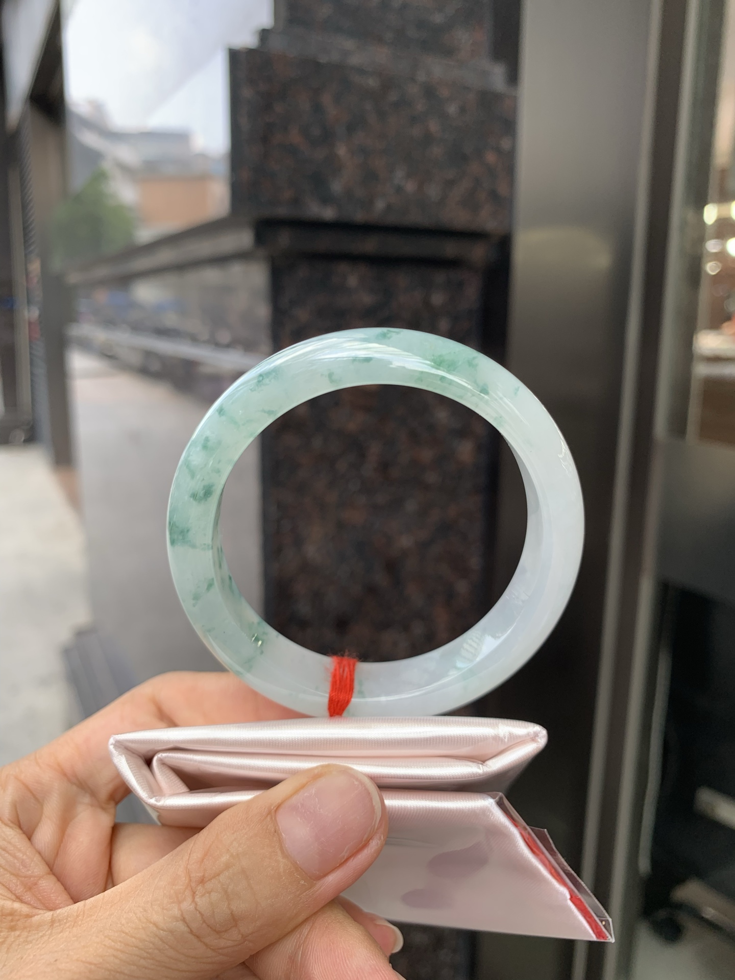 飘花正圈 54.6-7.8-12.4 0527-N781-2 打灯细纹，底妆胶润细腻，蓝花灵动飘逸，勾勒出一幅唯美诗意的山水意境画，古典优雅又秀气
