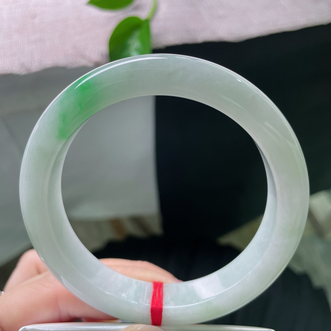 飘绿正圈，水润细腻，清雅苑苑，一抹翠绿，贵气，有纹，ss53554a
