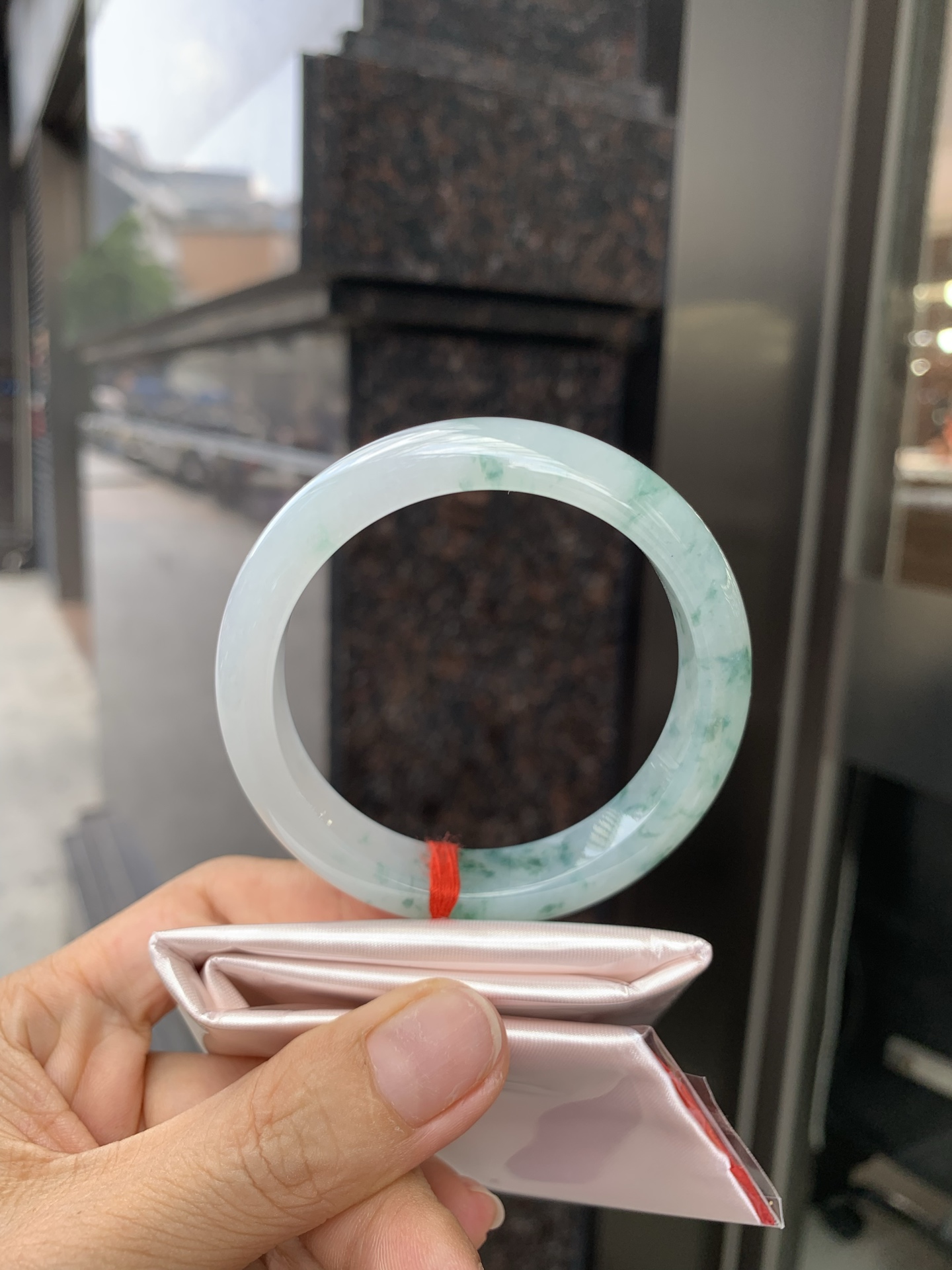 飘花正圈 54.6-7.8-12.4 0527-N781-2 打灯细纹，底妆胶润细腻，蓝花灵动飘逸，勾勒出一幅唯美诗意的山水意境画，古典优雅又秀气