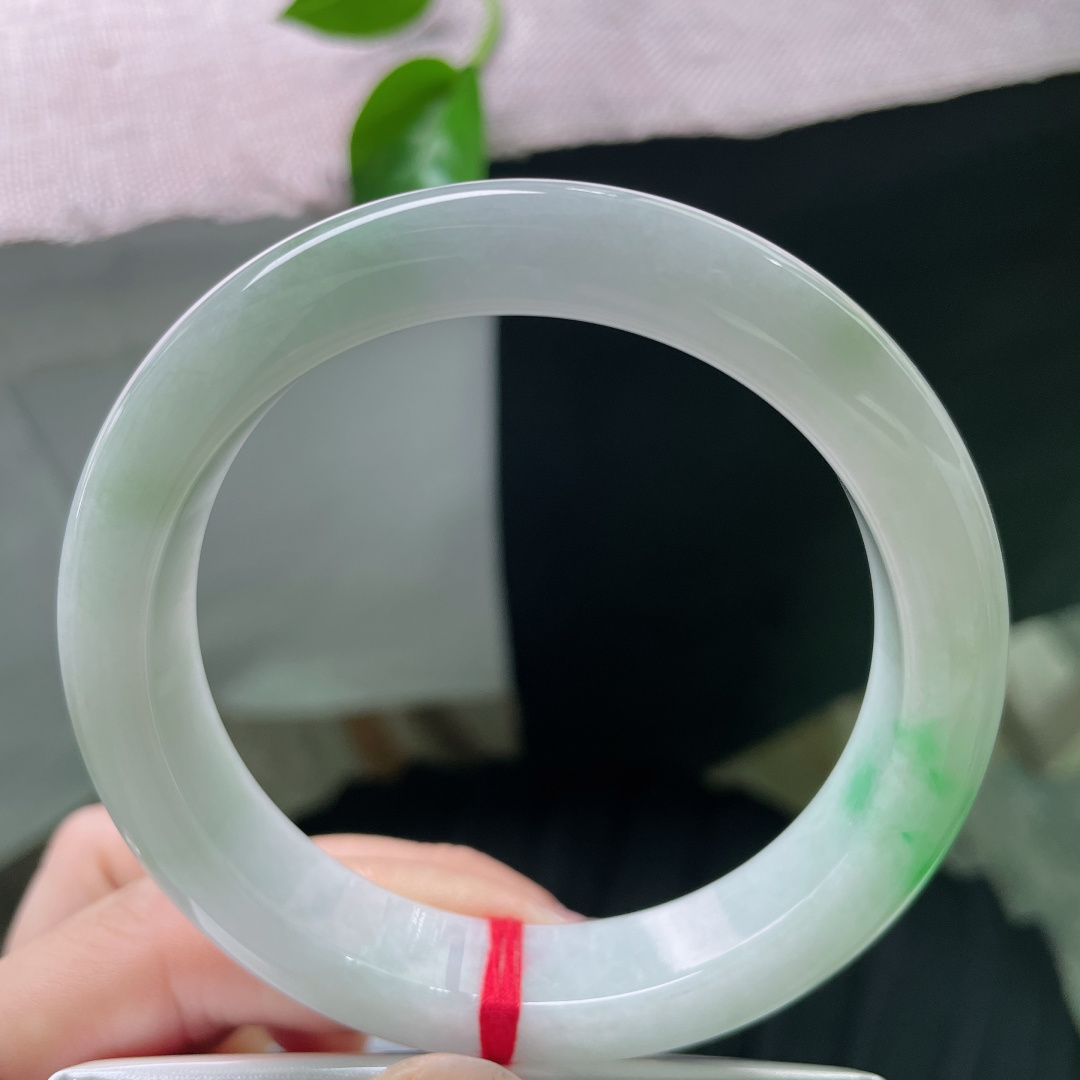飘绿正圈，水润细腻，清雅苑苑，一抹翠绿，贵气，有纹，ss53554a