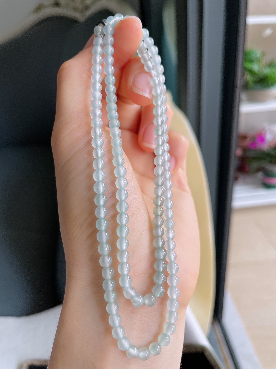 缅甸天然翡翠A货，冰种珠链，尺寸：4.3mm125颗。【编2095】