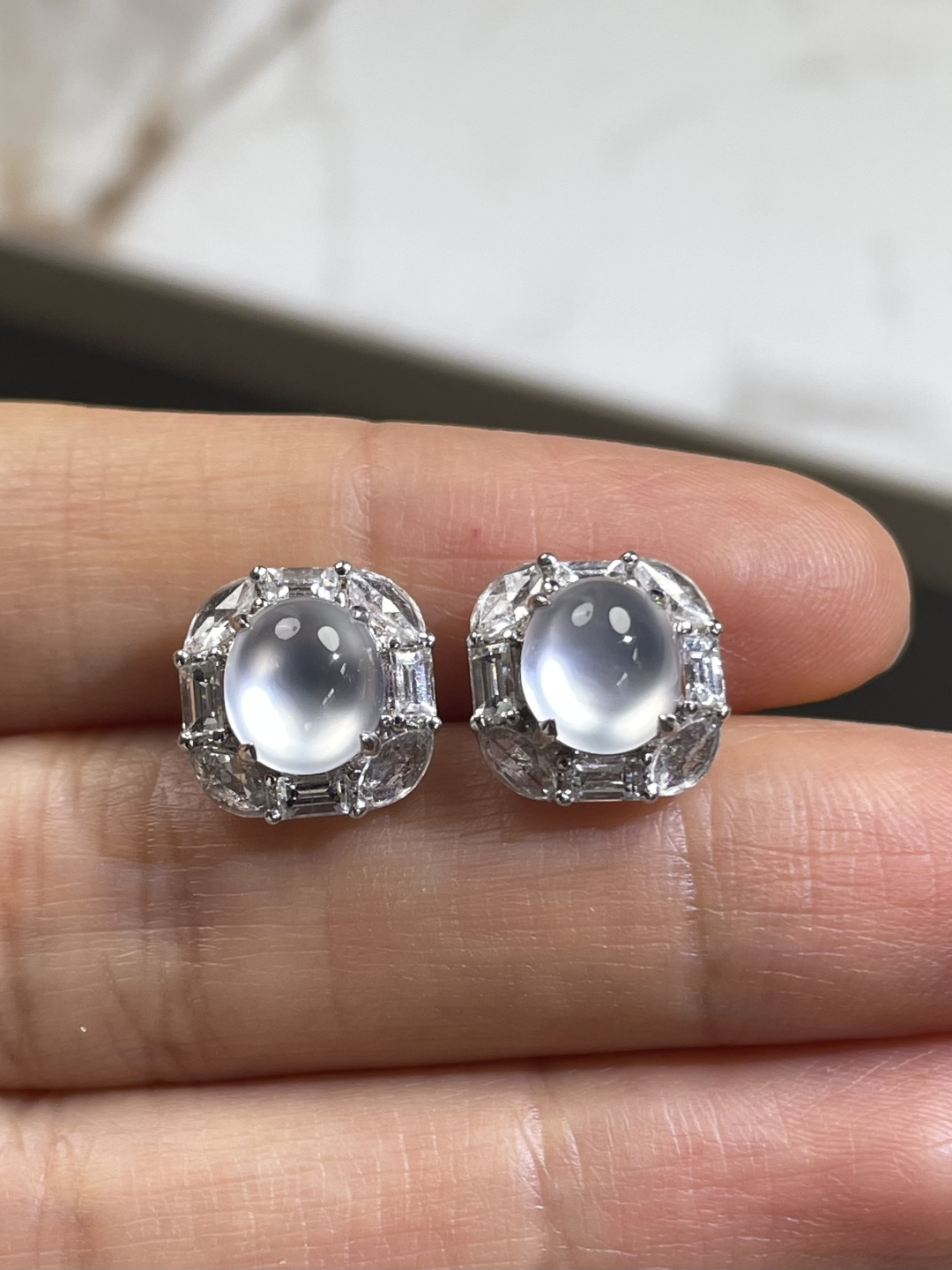 ️玻璃种蛋面耳钉 裸石：7*6.5*4.5mm 整体：10.5*10.5*8mm