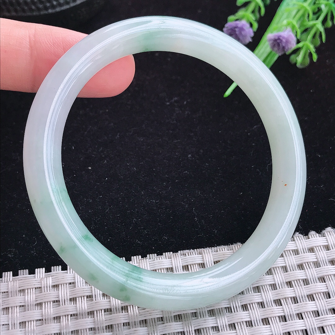 实拍A货翡翠55.5/9/8.5老坑清秀飘花圆条手镯玉手镯女款平安镯