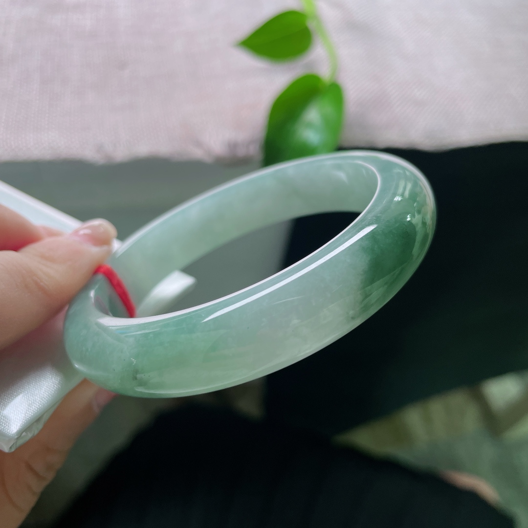 油青正圈，种老，油润透亮，佩戴沉稳，有内涵，ss49300a