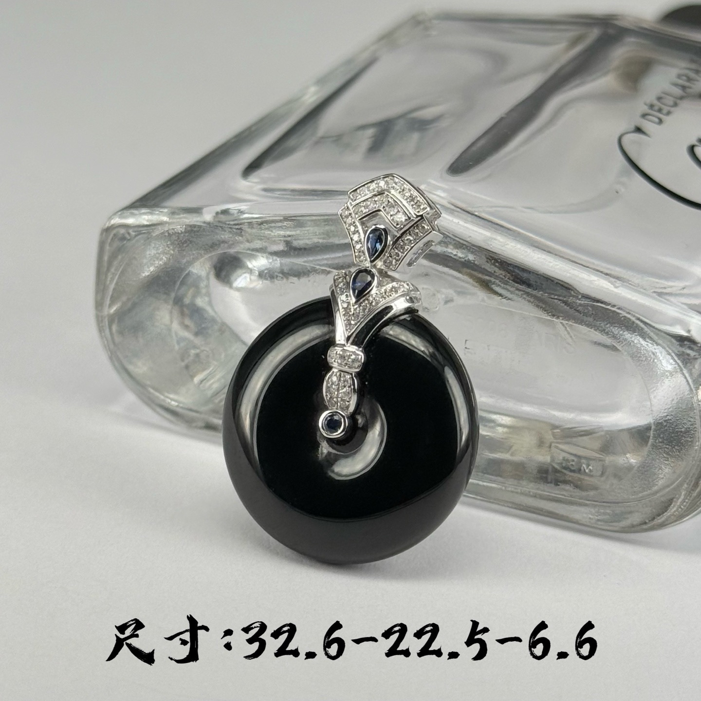 精品豪镶墨翠平安扣吊坠 种好色正 黑度极好 打灯通透 油性十足 尺寸32.6