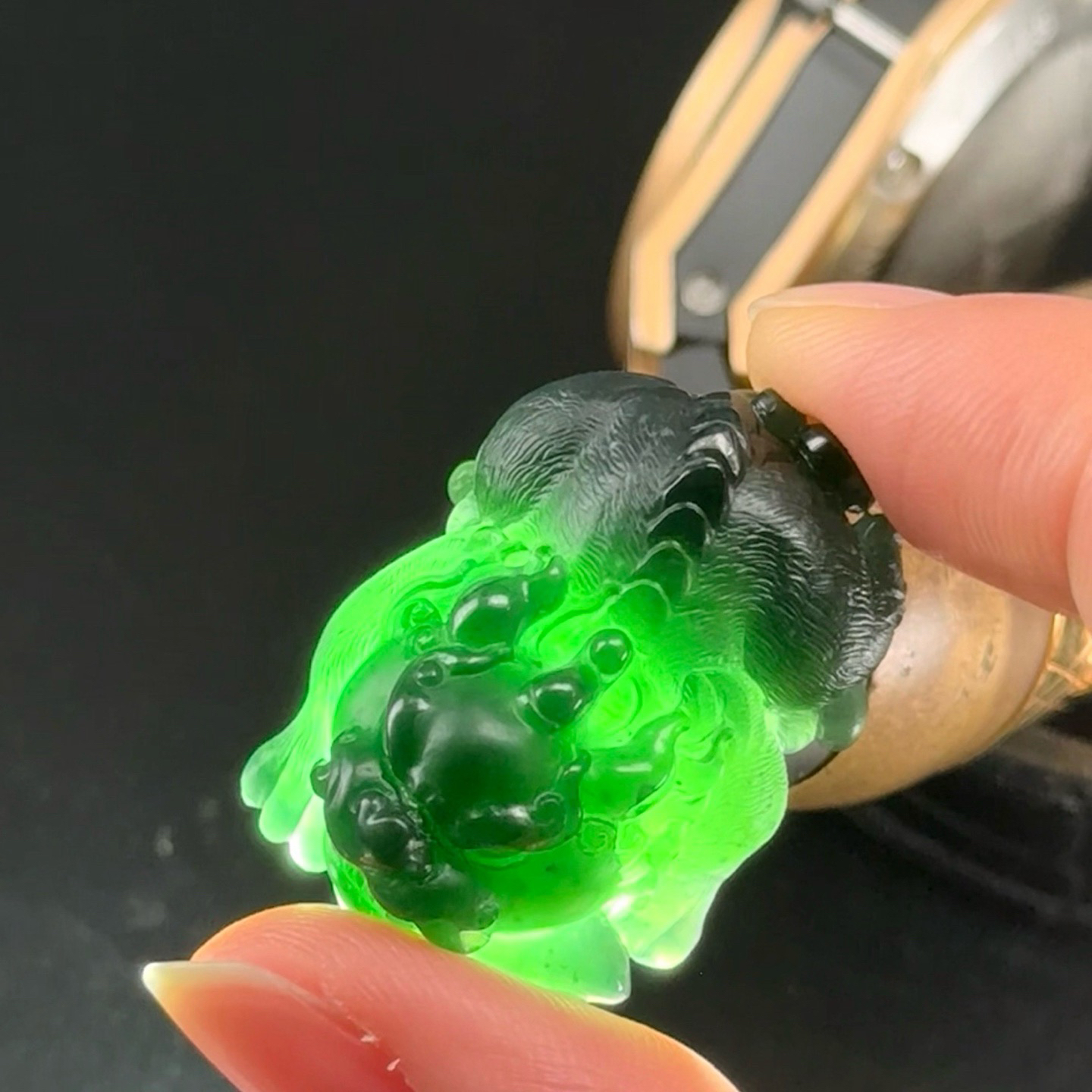 精品墨翠大貔貅裸石 种好色正 黑度好 打灯通透 油性十足  尺寸32.3