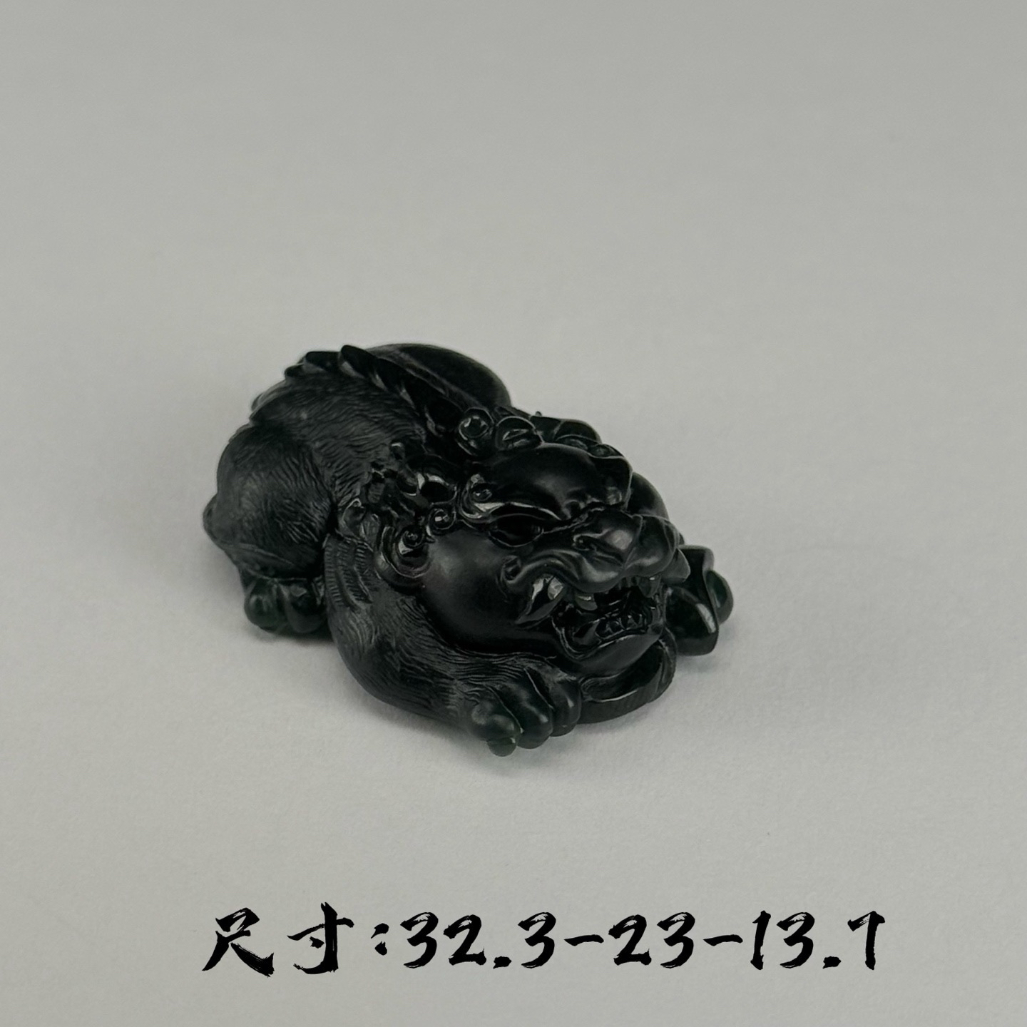 精品墨翠大貔貅裸石 种好色正 黑度好 打灯通透 油性十足  尺寸32.3