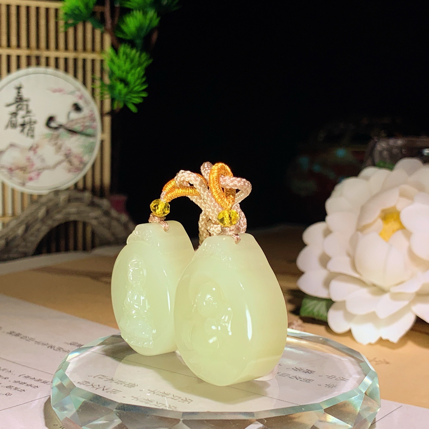 新疆和田玉若羌黄口料观音佛对牌挂件。尺寸28/24/13总重34克 玉质细腻油润 底色纯净 脂粉好，品质好。lt260525