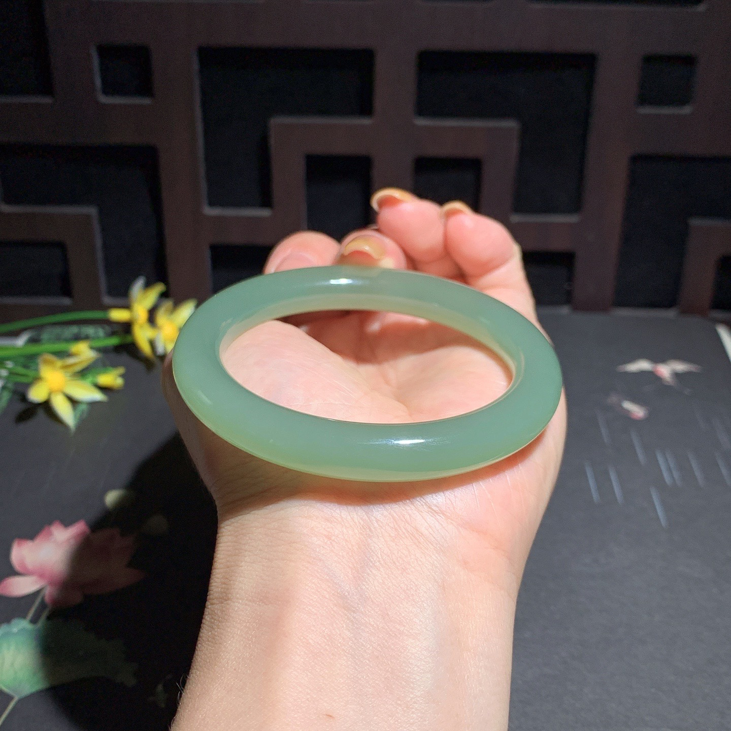 和田玉56圈口晴水色圆条手镯！清水色！玉质细腻油润 底色纯净 无裂无杂 脂粉好，品质好