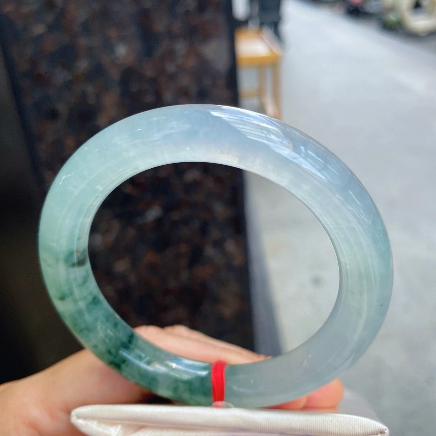圈口56.9-11.1-10.8    【冰种飘绿花圆条手镯】圈口56  57可戴
