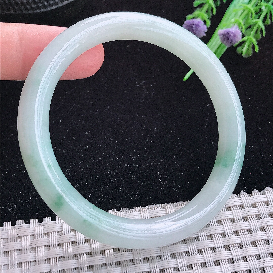 实拍A货翡翠55.5/9/8.5老坑清秀飘花圆条手镯玉手镯女款平安镯