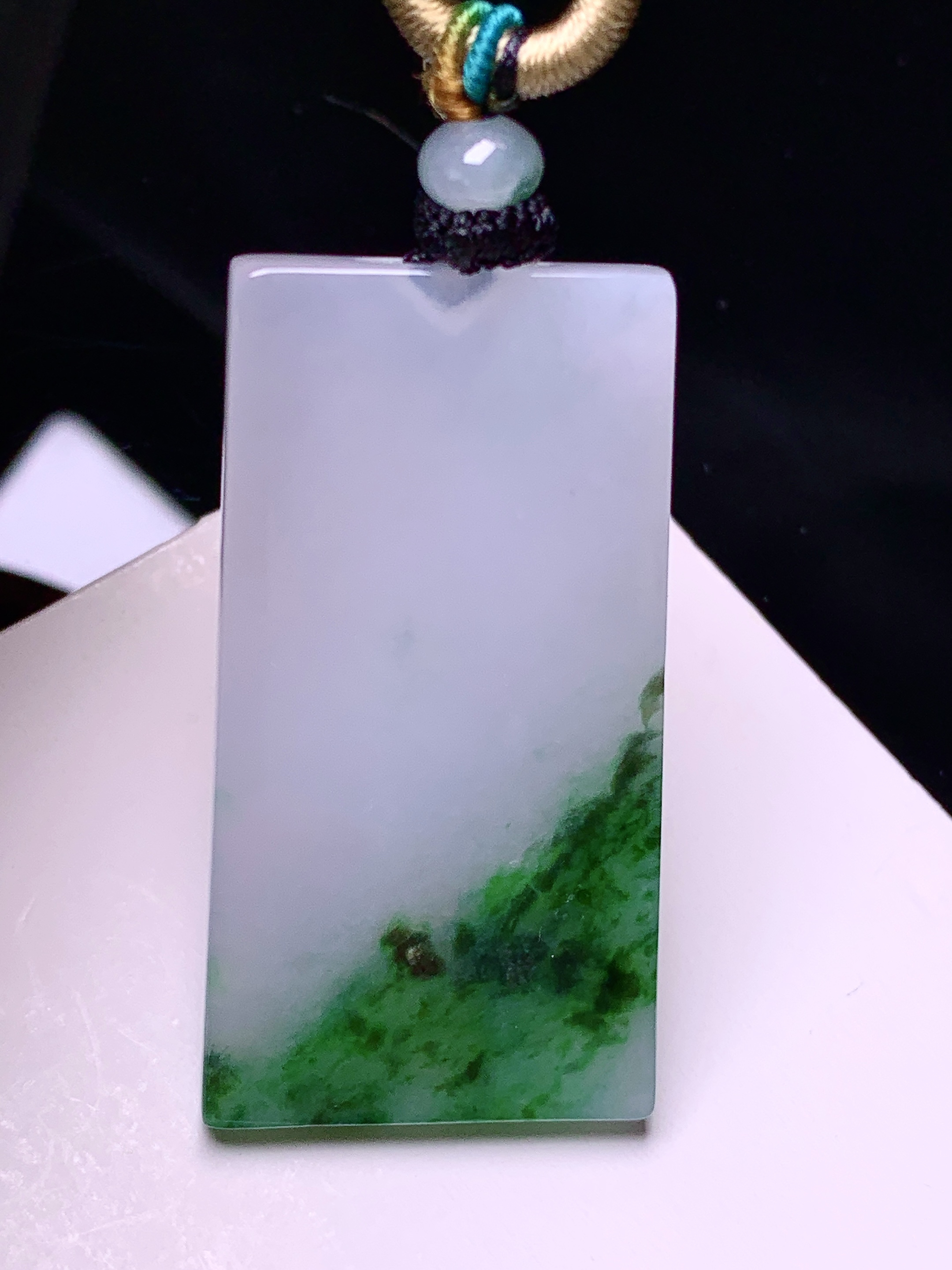 飘绿无事牌吊坠 玉质细腻 色泽艳丽清新 水润亮眼 整体尺寸43.5*23*3.8 w1