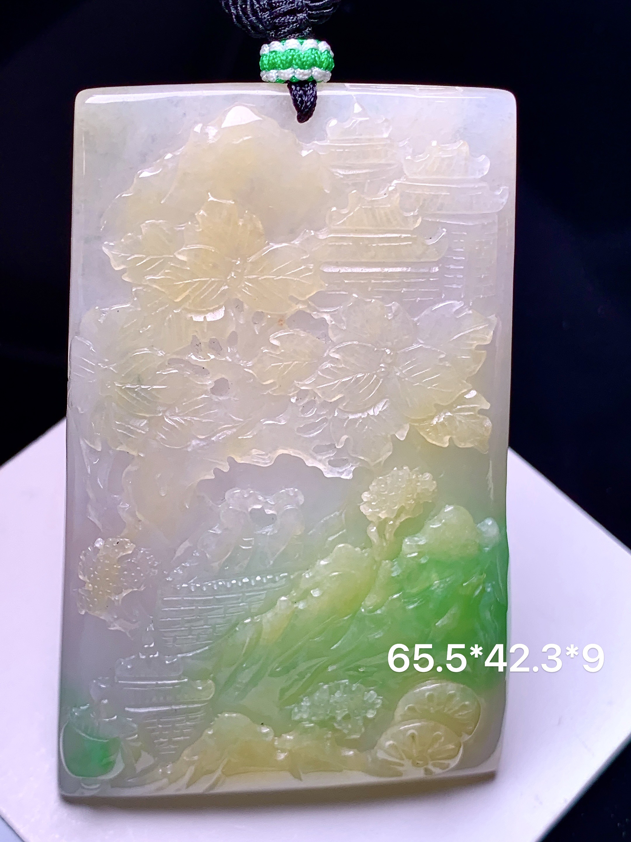 飘黄绿翡山水牌子吊坠 玉质细腻 色泽艳丽清新 水润亮眼 整体尺寸65.5*42.3*9 a5