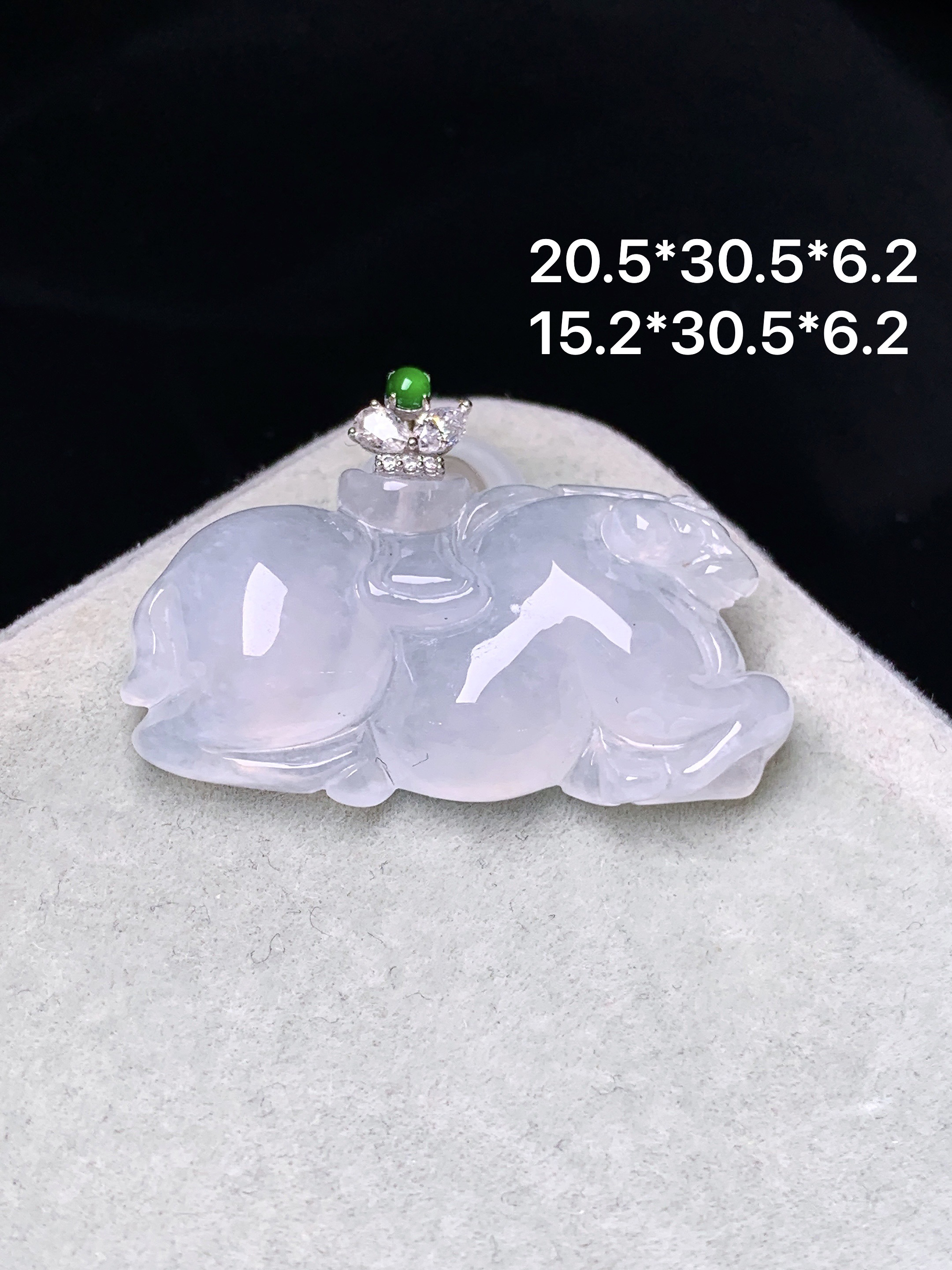 18k金镶嵌冰种唐马吊坠 玉质细腻 色泽艳丽清新 水润亮眼 整体尺寸20.5*30.5*6.2 e1