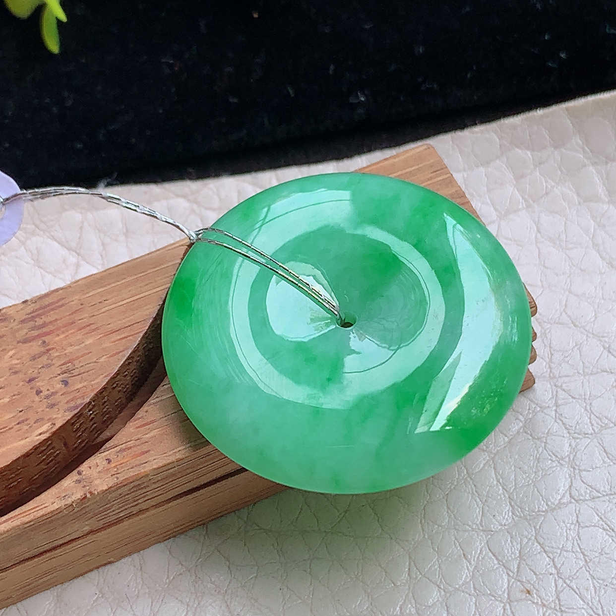 lz实拍31.3*5.8天然缅甸翡翠a货满绿平安扣 玉扣玉吊坠 玉挂件