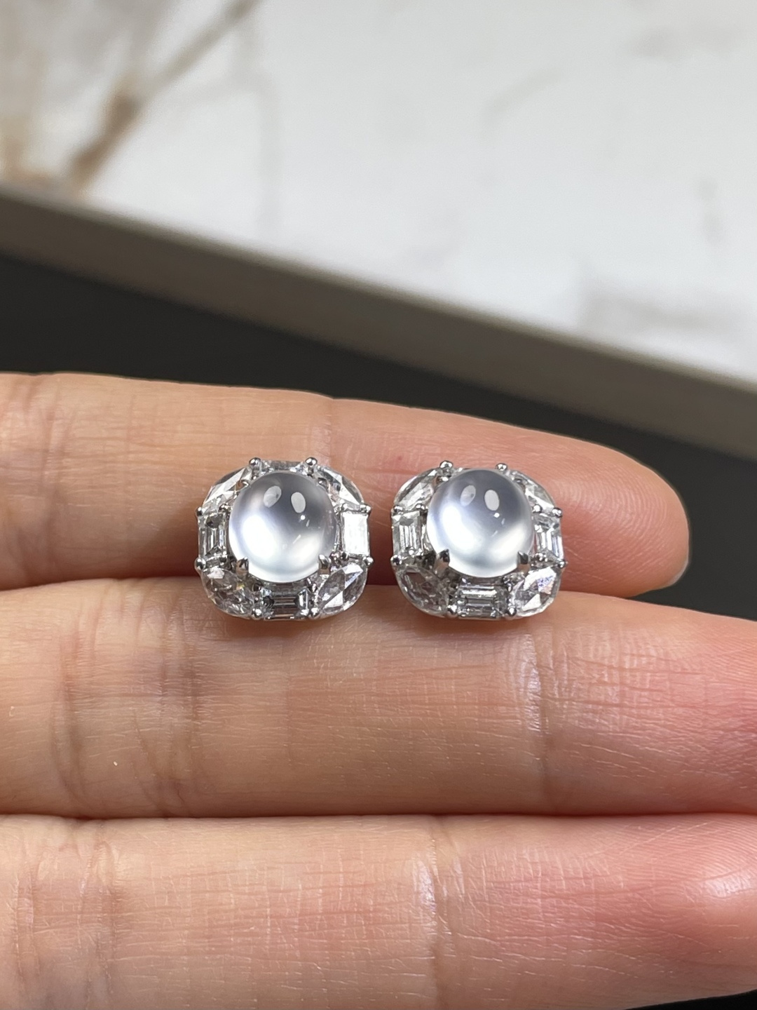 ️玻璃种蛋面耳钉 裸石：7*6.5*4.5mm 整体：10.5*10.5*8mm